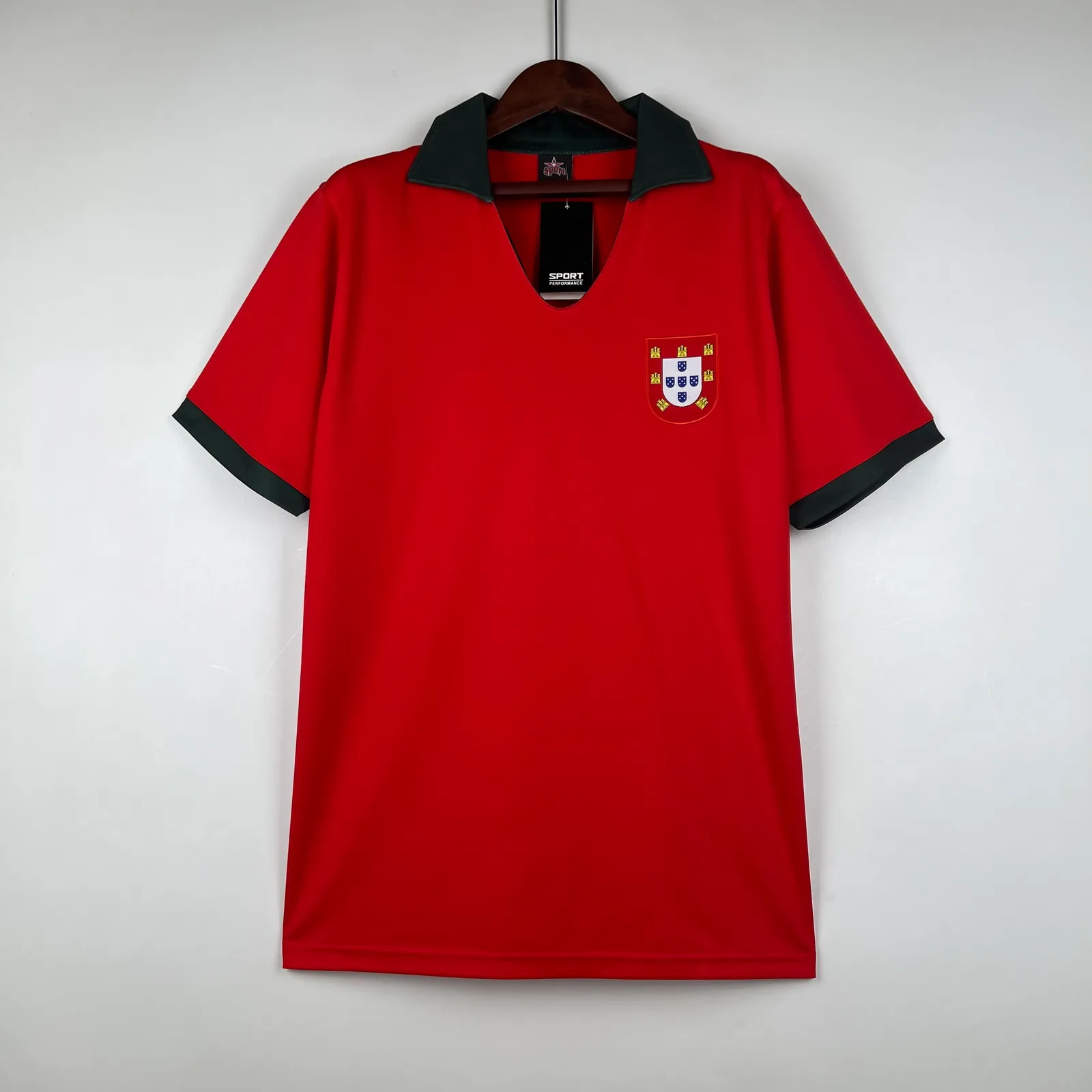 Retro Portugal 1972 Home — 2/2