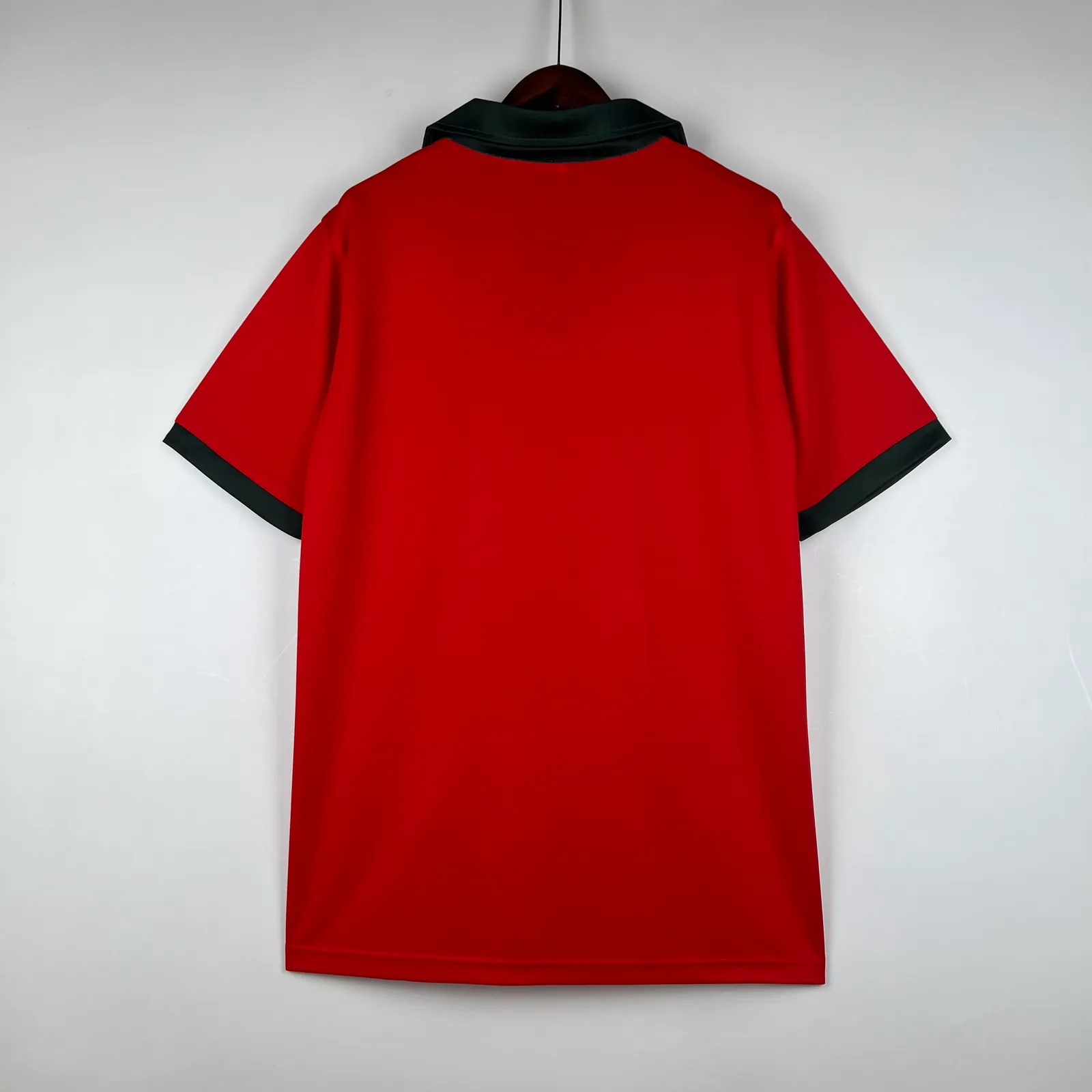 Retro Portugal 1972 Home — 1/2