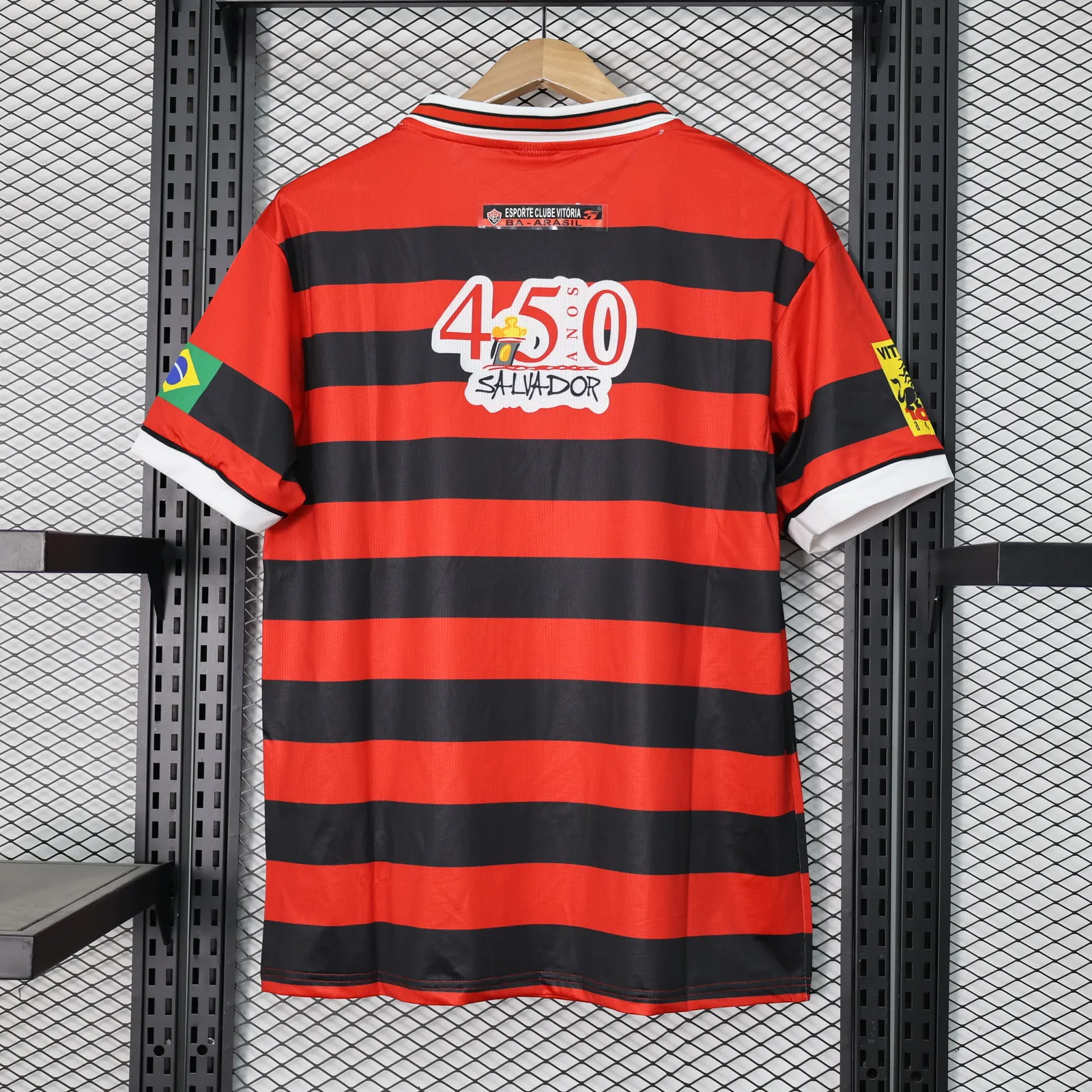 Retro Victoria 1996 Home — 1/2
