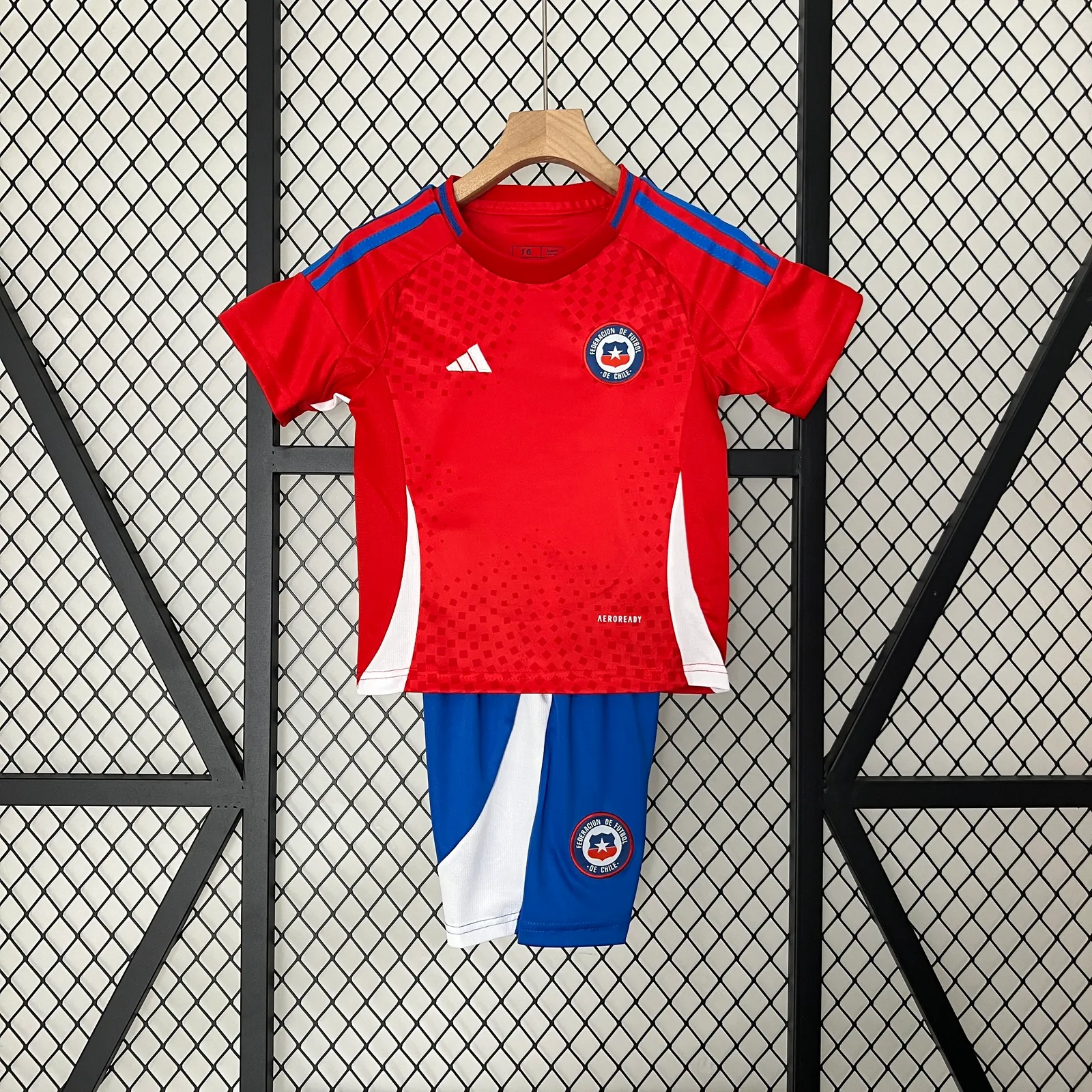 2024 kids Chile home size: 16-28 — 2/2