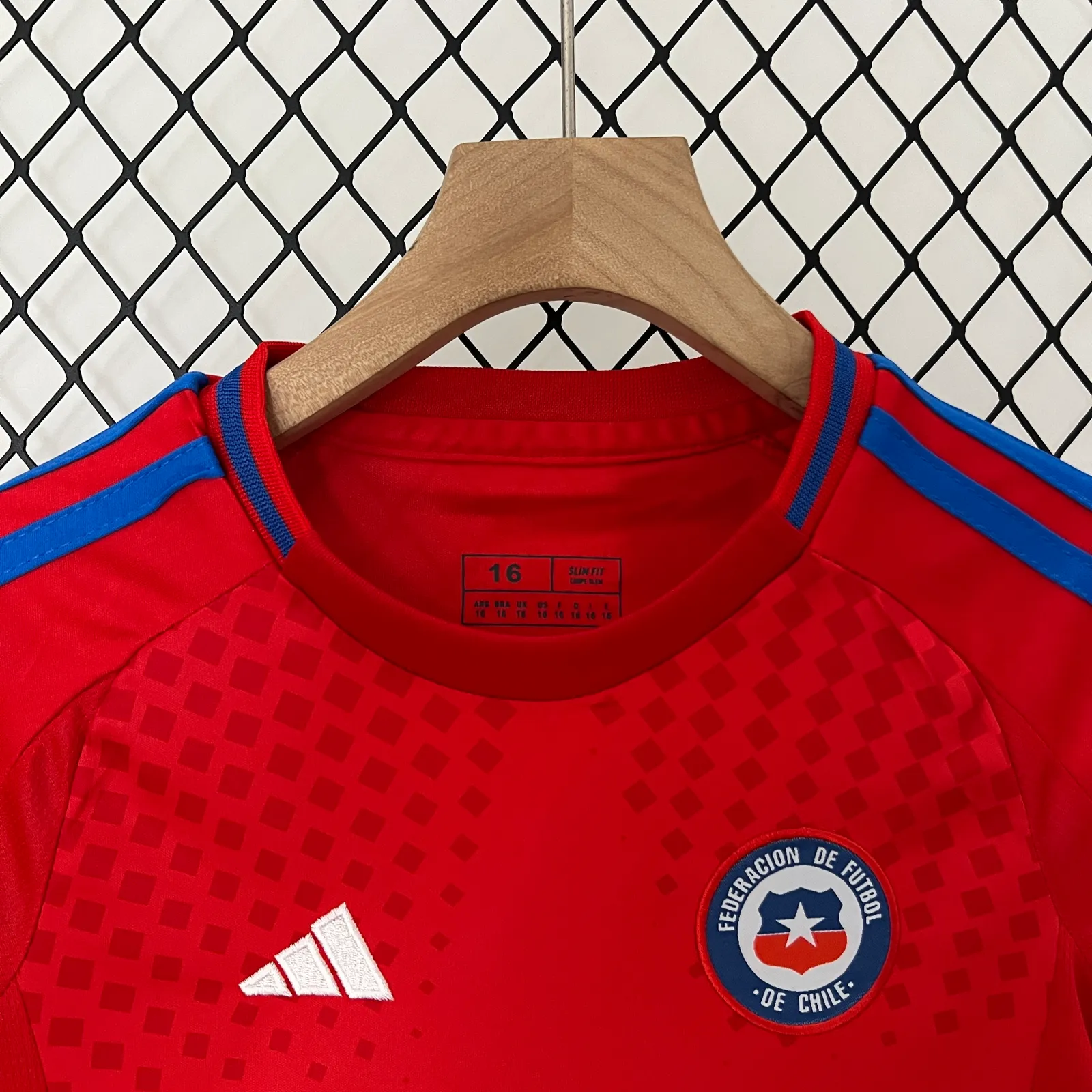 2024 kids Chile home size: 16-28 — 1/2