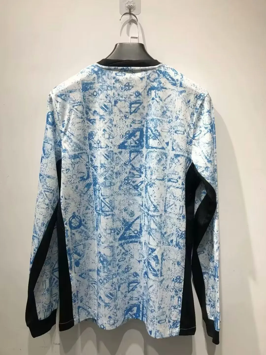 Long sleeves — 2/2