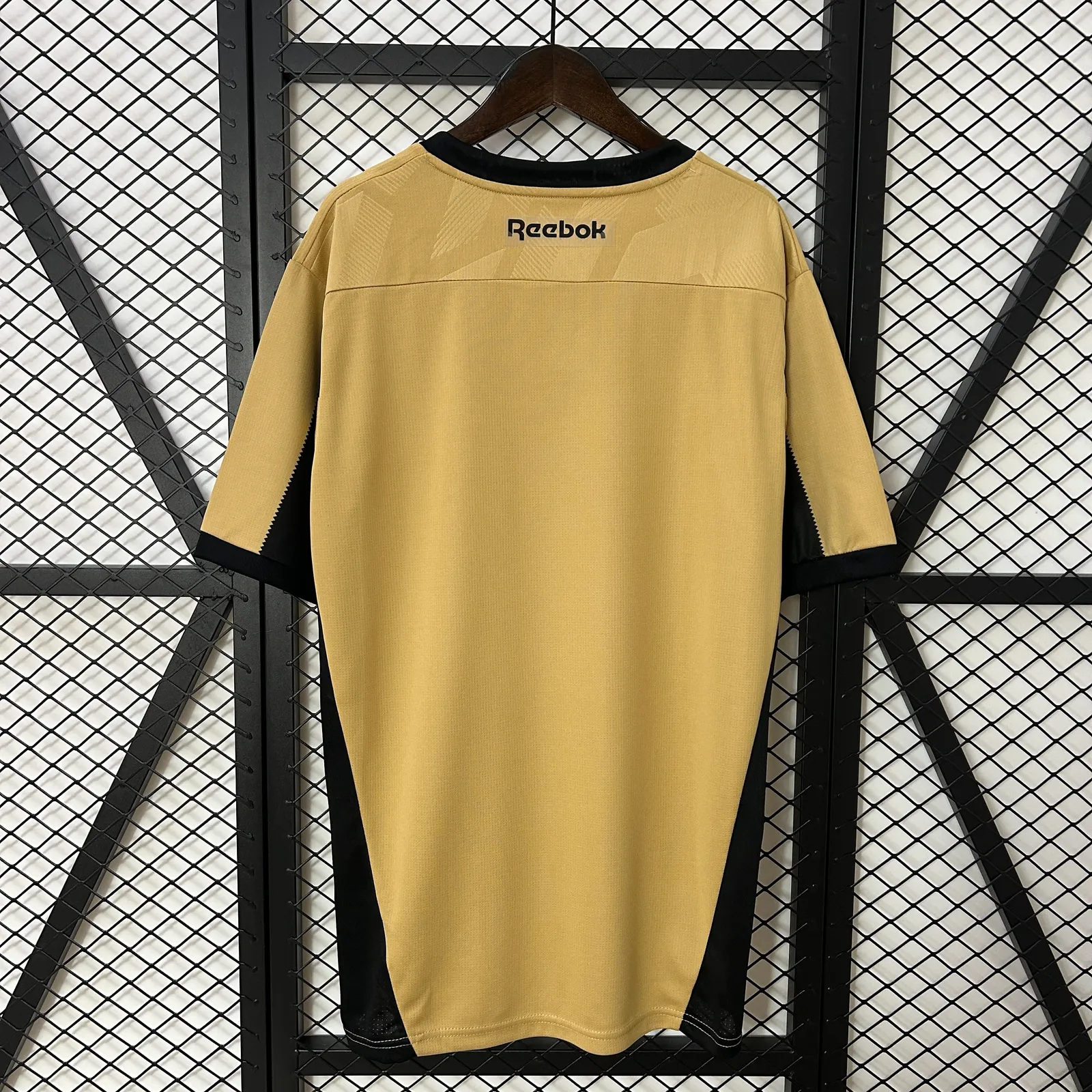 24/25 Botafogo goalkeeper gold — 1/2