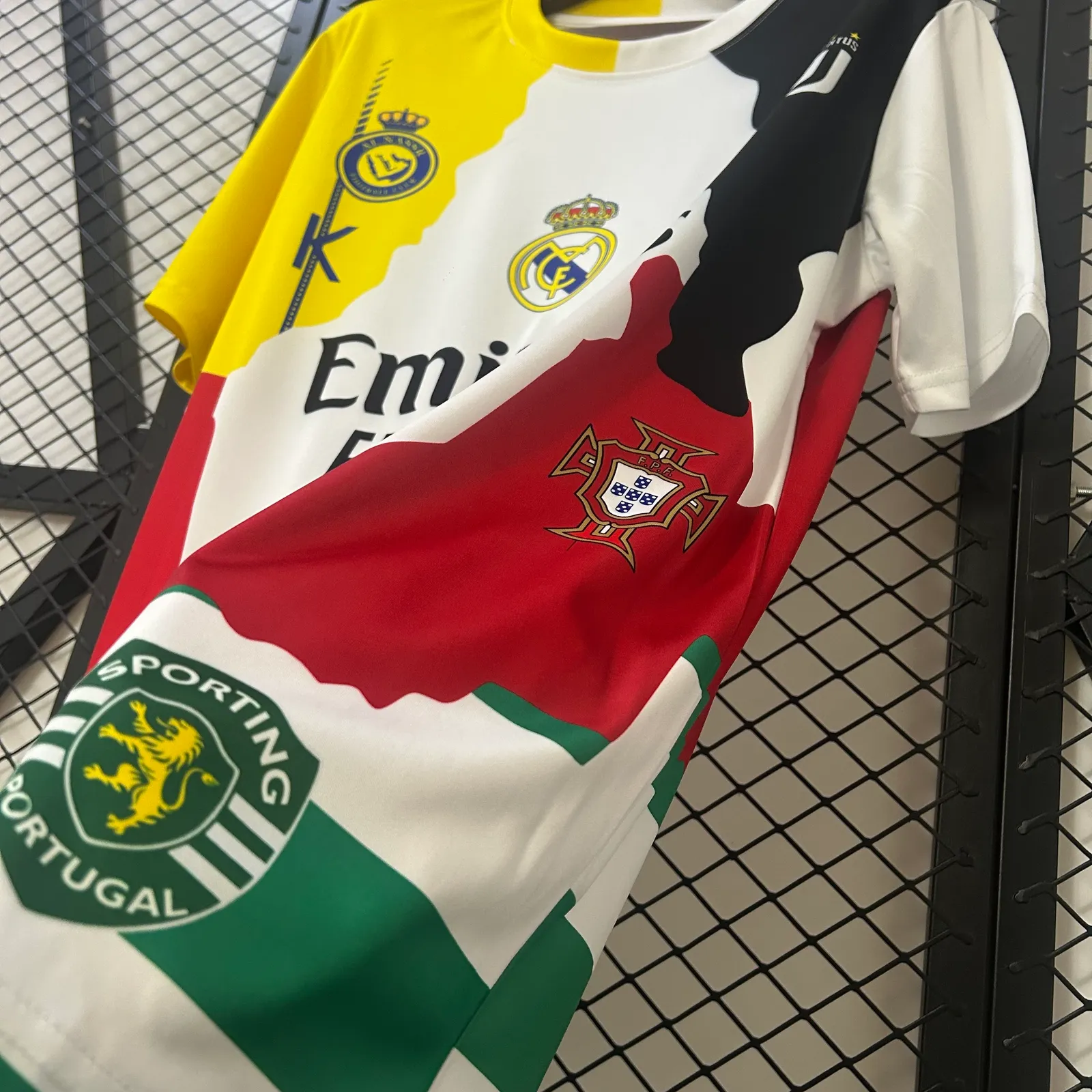 Cristiano Ronaldo Commemorative Edition — 2/2