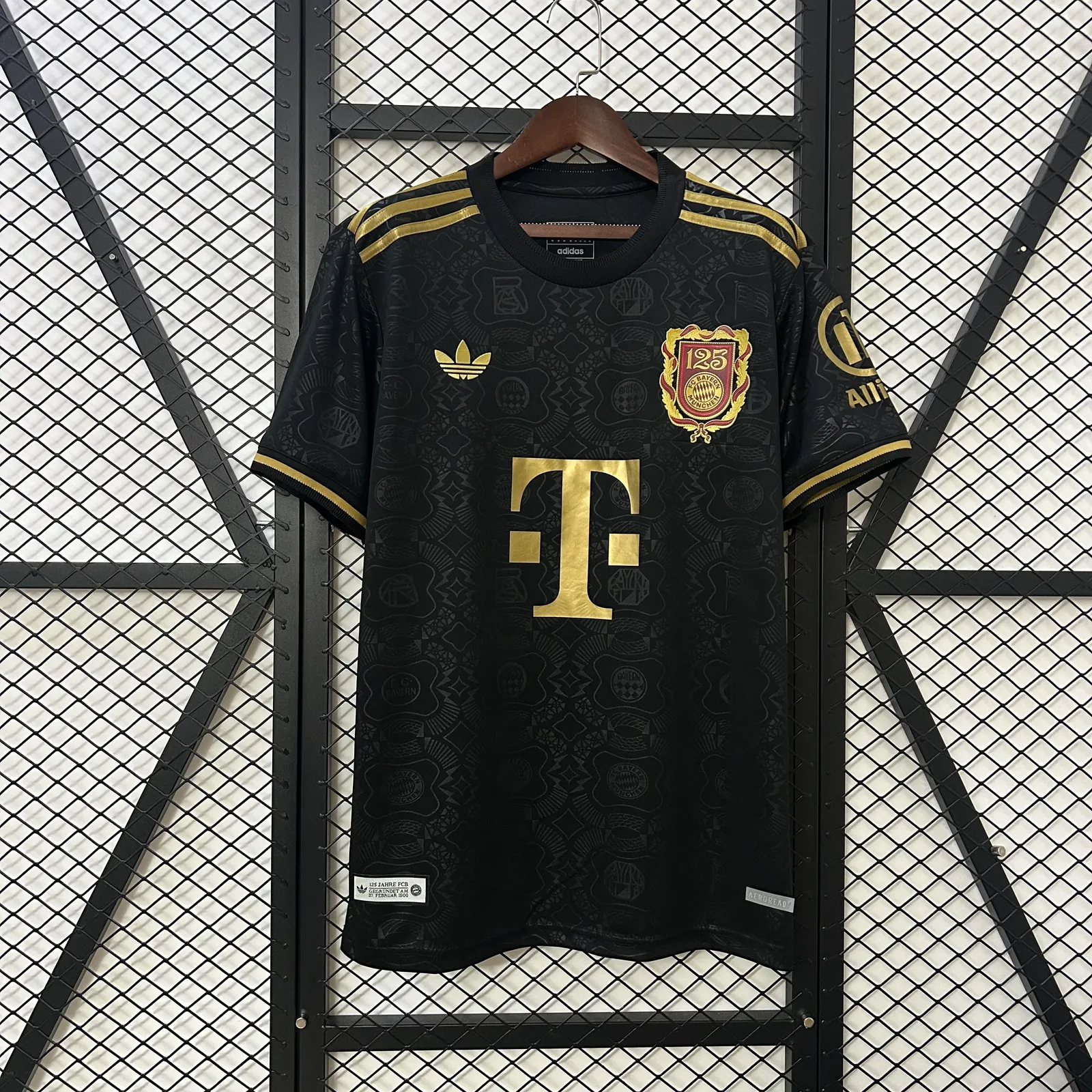 25/26 Bayern Munich 125th Anniversary Jersey — 2/2