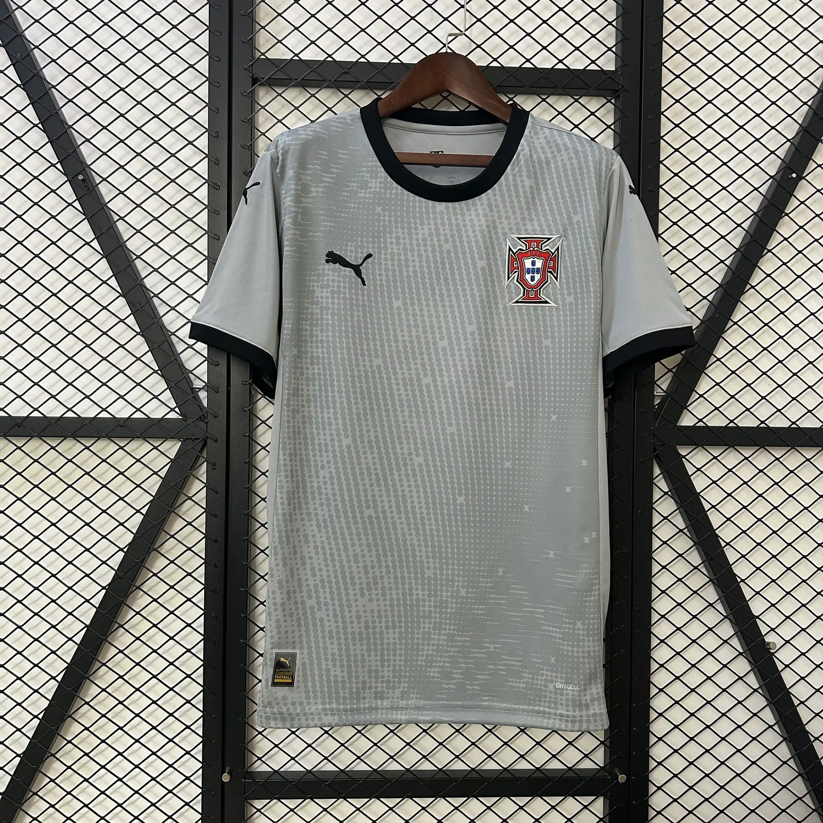 2025 Goalkeeper Portugal Grey — 2/2
