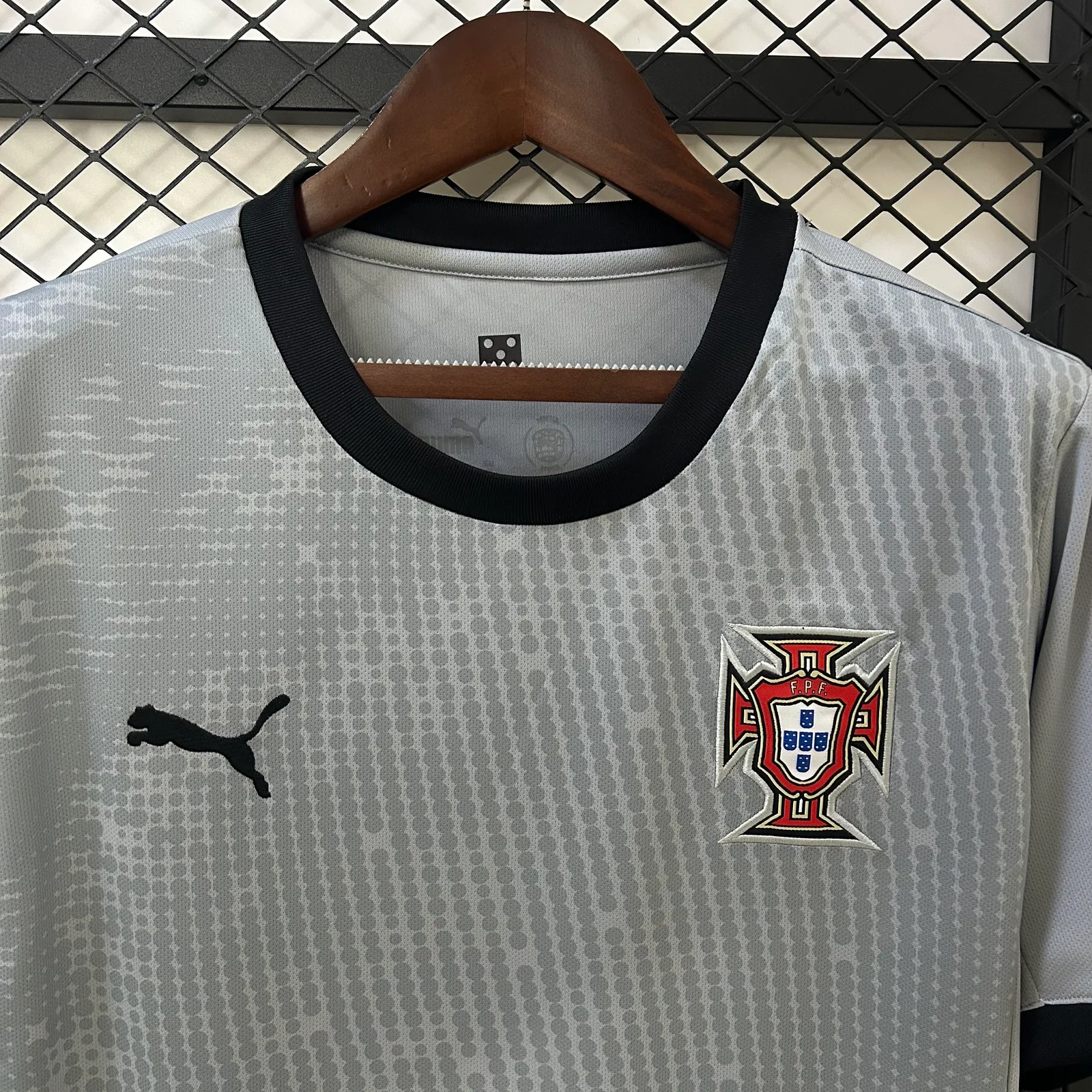 2025 Goalkeeper Portugal Grey — 1/2