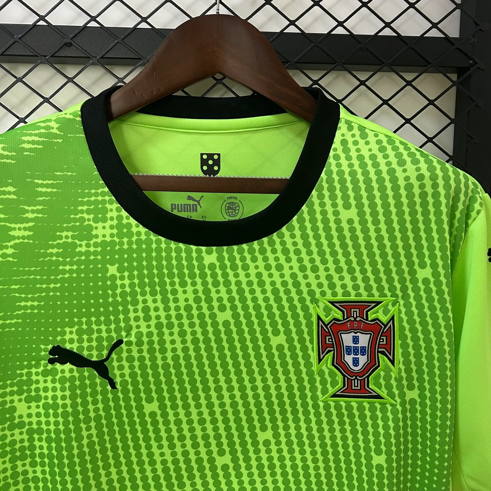 2025 Goalkeeper Portugal Green — 2/2