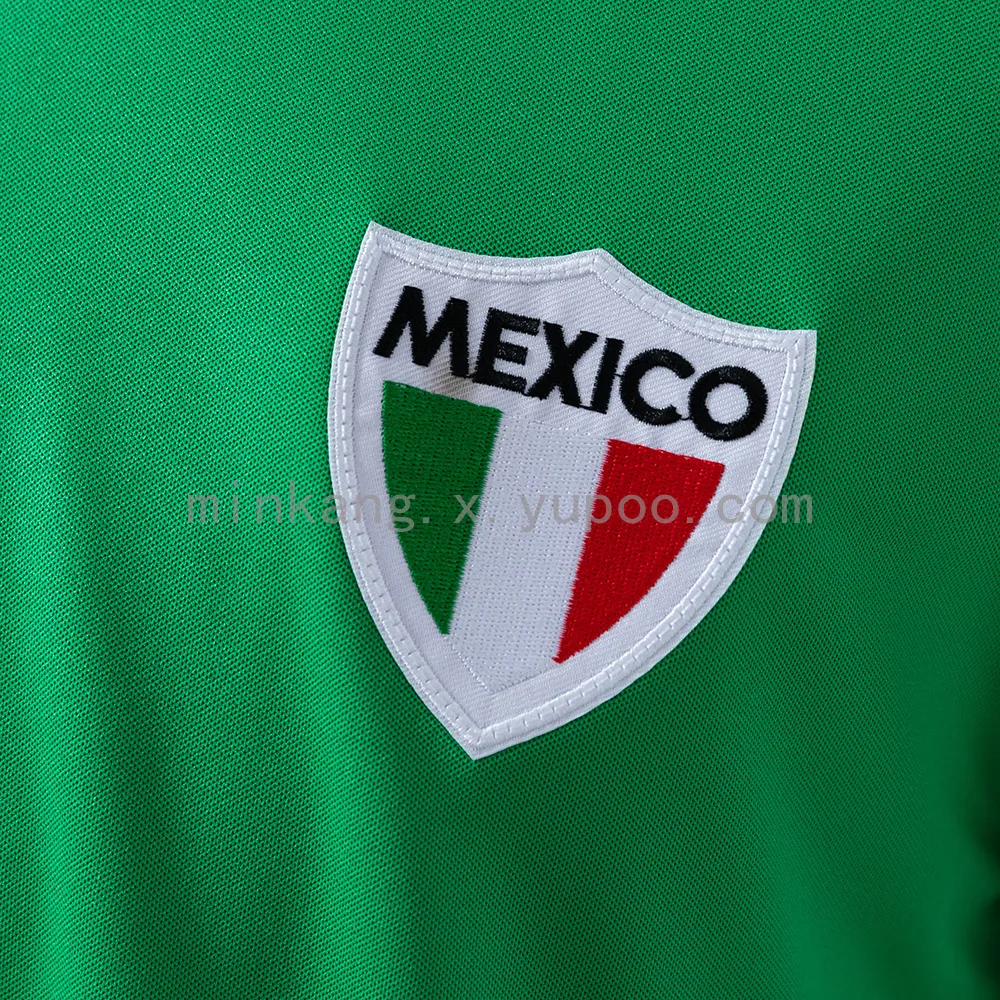 Retro 1970 Mexico home — 2/2