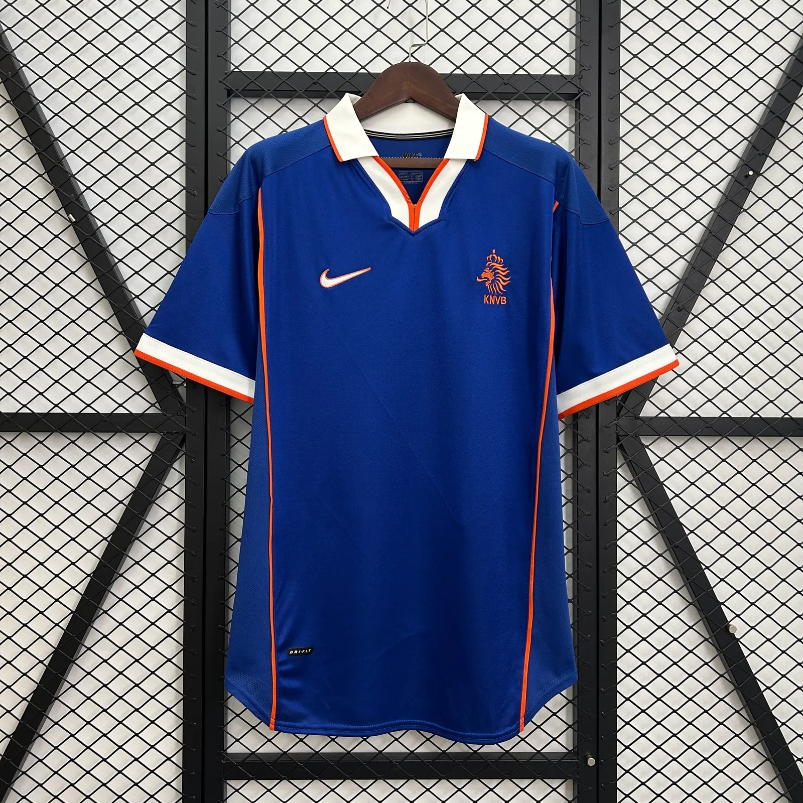 Retro 1998 Holland Home Retro — 2/2