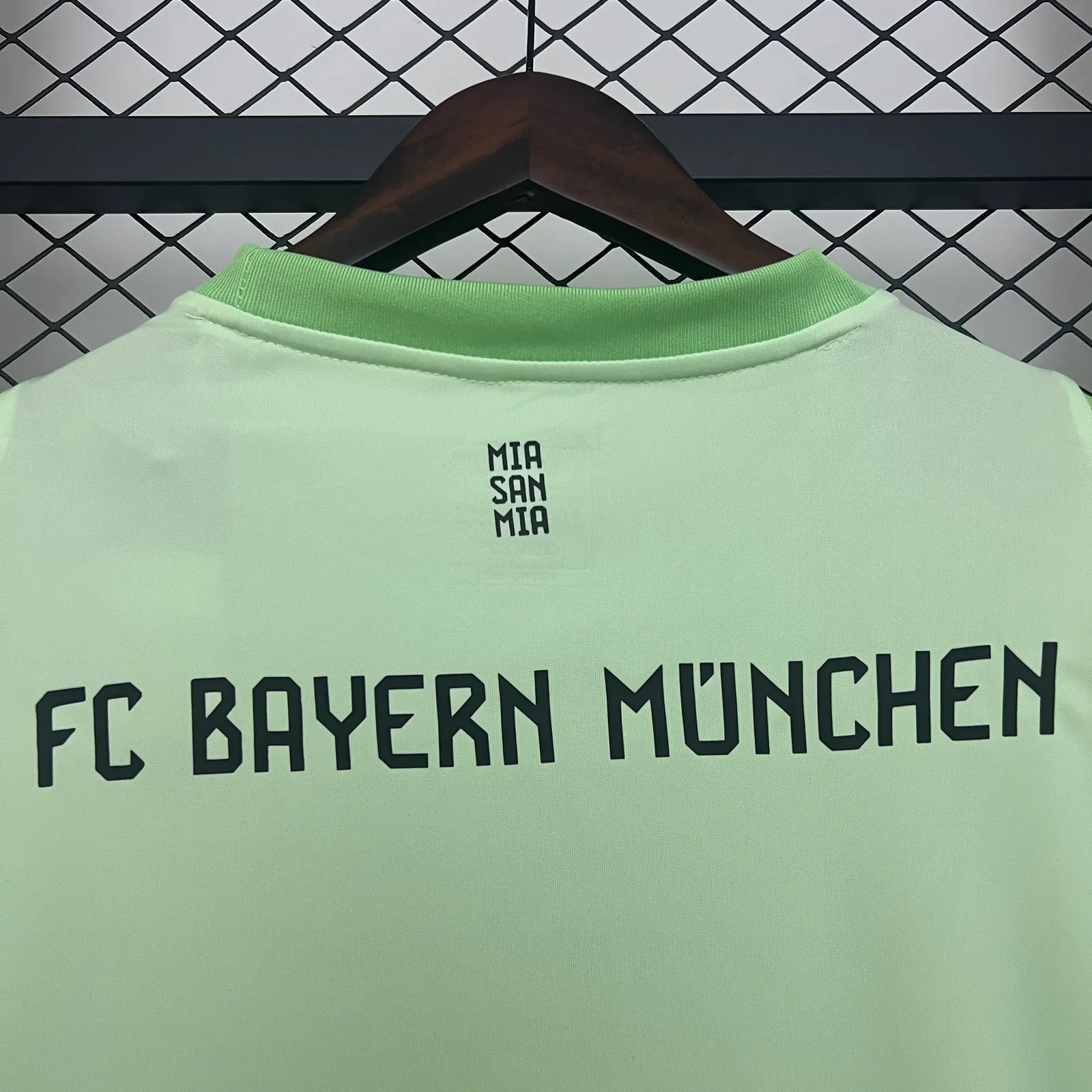 25/26 Bayern Munich Goalkeeper Green — 1/2