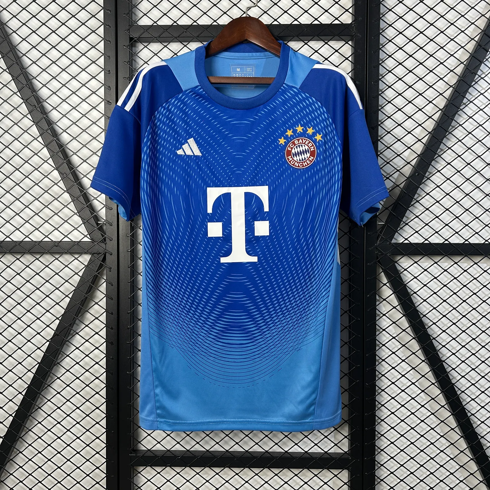 25/26 Bayern Munich Goalkeeper — 2/2