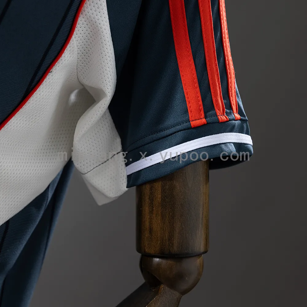25/26 Bayern Munich Baseball Jersey — 2/2
