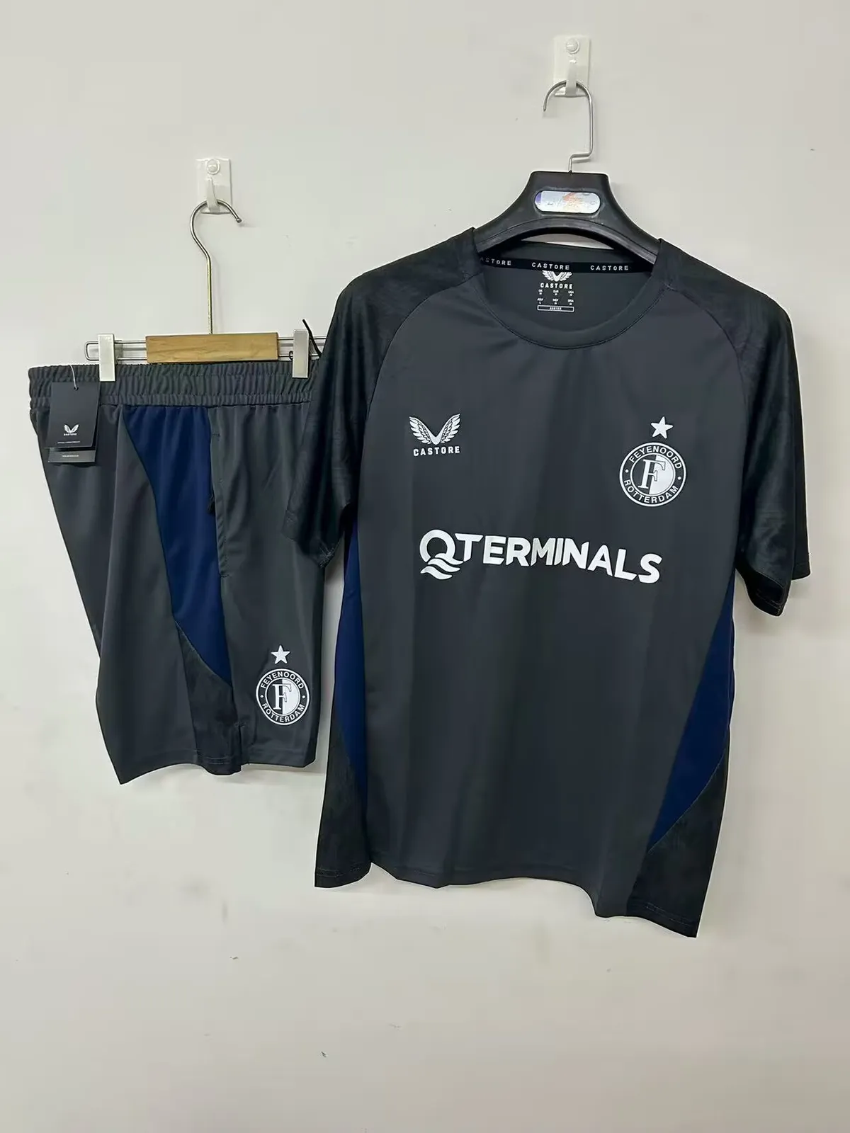 25/26 Feyenoord training jersey grey