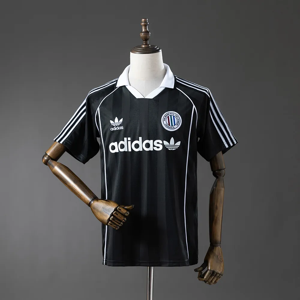 Originals Classic Three Stripes - Black Jersey — 1/2