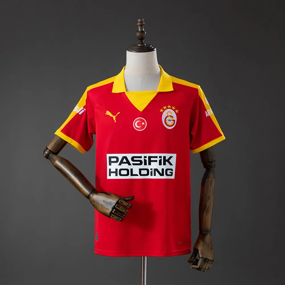 Galatasaray 25/26 Retro Edition - Red Jersey — 1/2