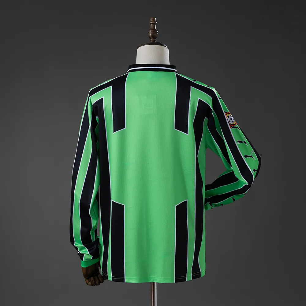 Wolfsburg 99/00 Away Retro Long Sleeve Jersey — 1/2