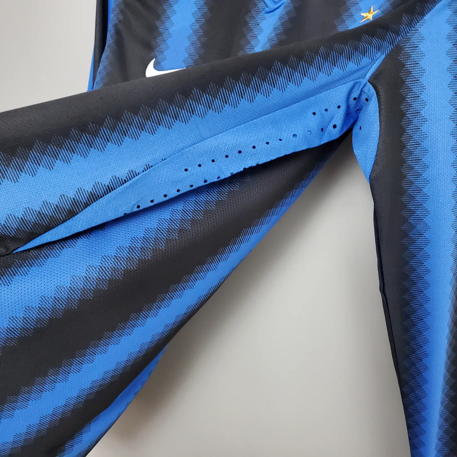 Retro long-sleeved 10/11 Inter Milan home — 2/2