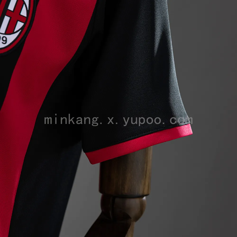 Retro 09/10 AC Milan home — 1/2