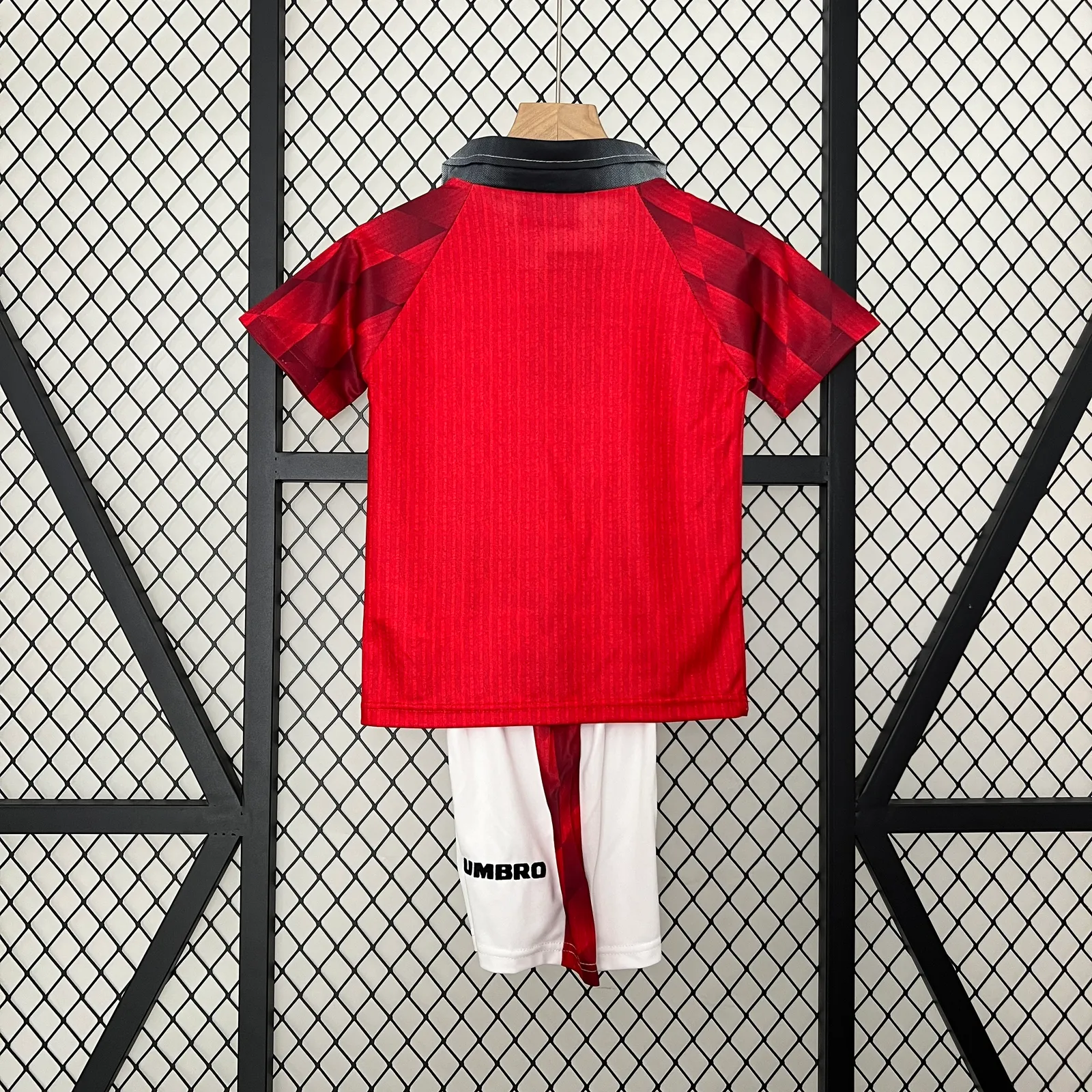 kids M-U 96/97 home size: 16-28 — 2/2
