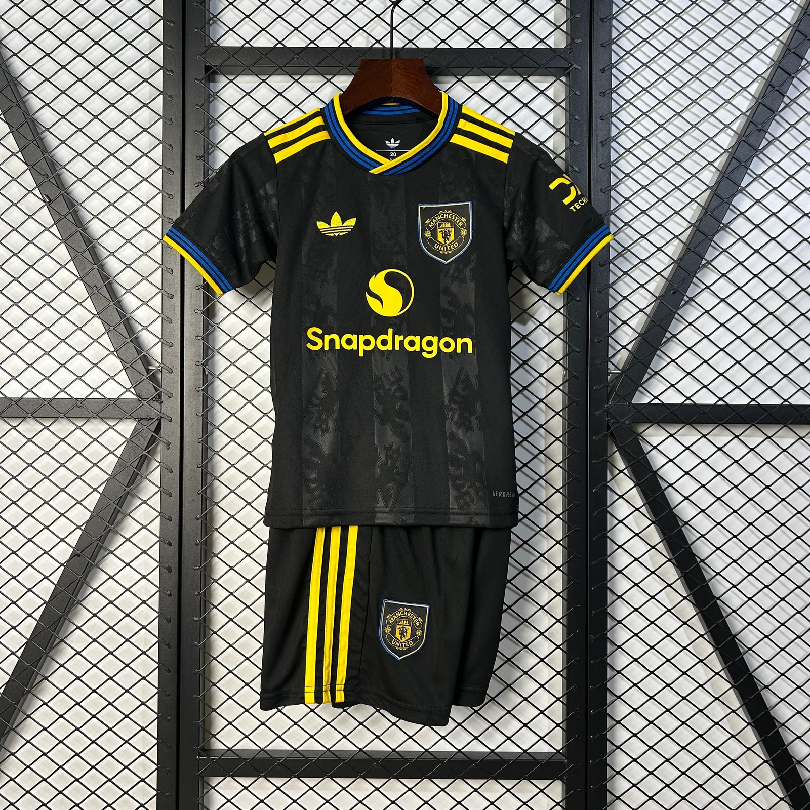 25/26 kids M-U third away — 2/2