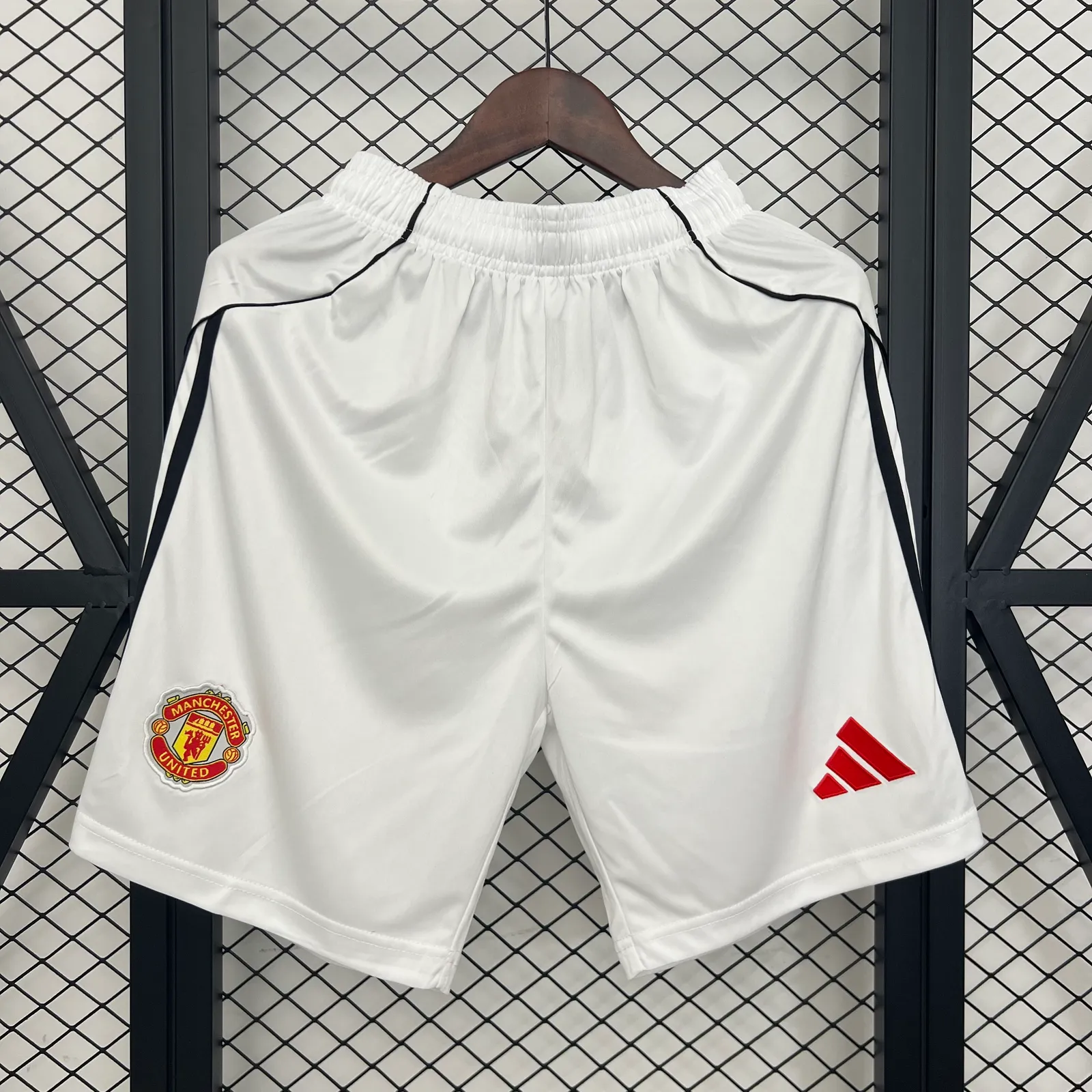 25/26 shorts M-U home