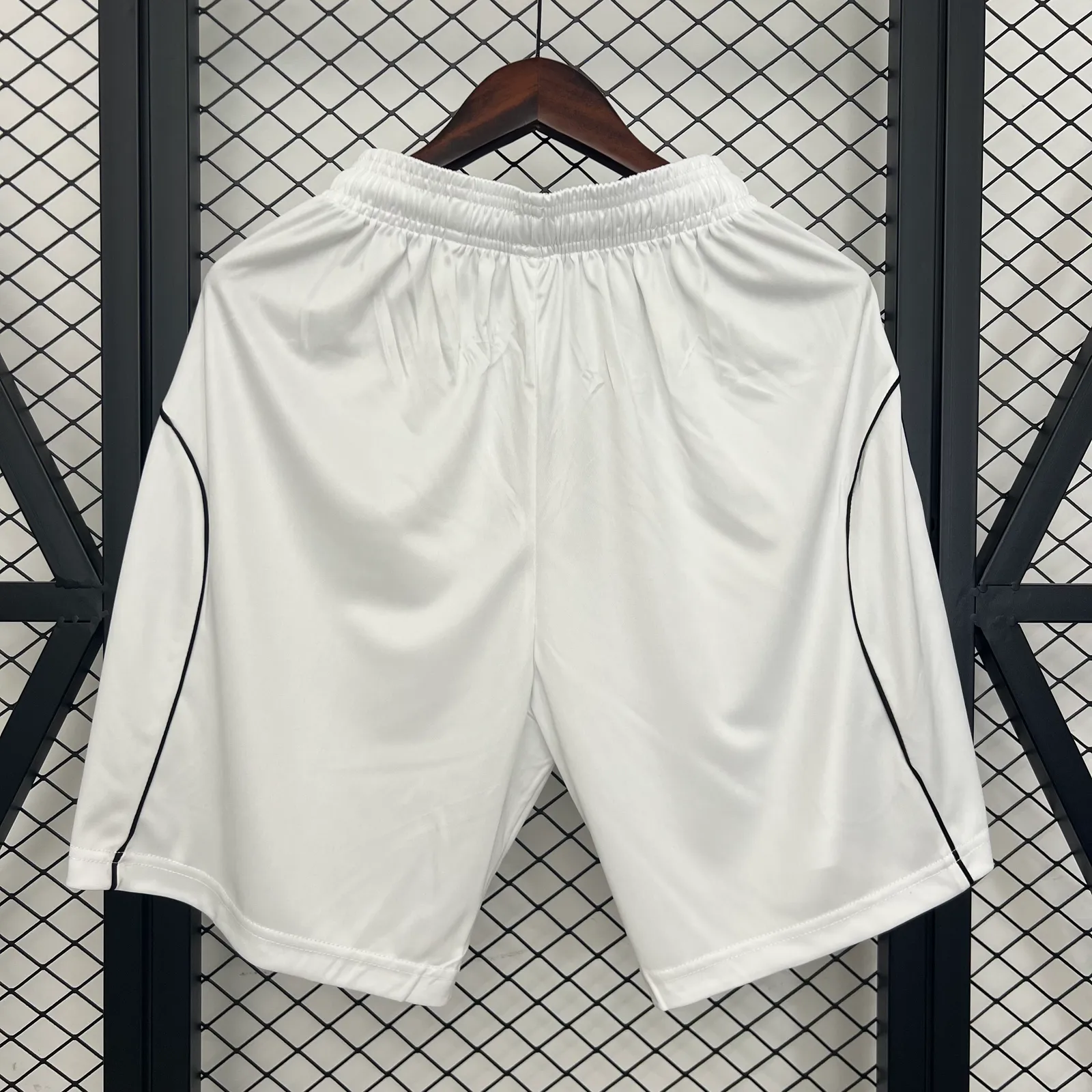 25/26 shorts M-U home — 2/2