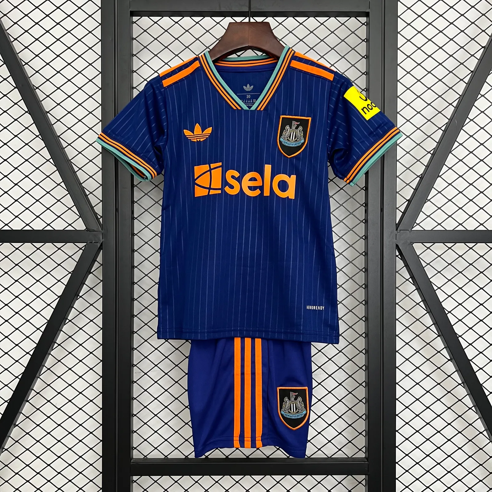 25/26 Kids Newcastle United third away Size: 16-28 — 2/2