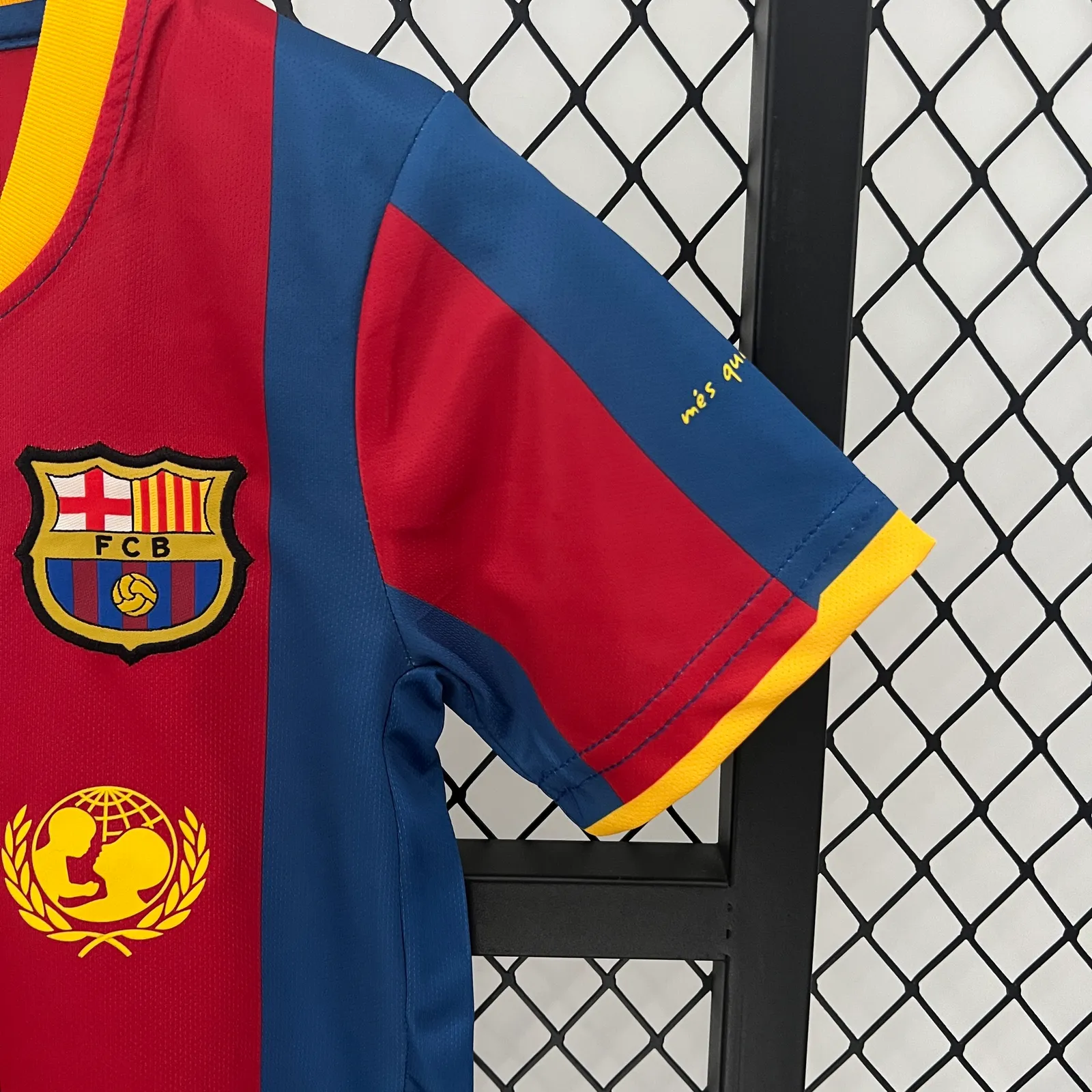 kids Barcelona 10/11 home size: 16-28 — 2/2