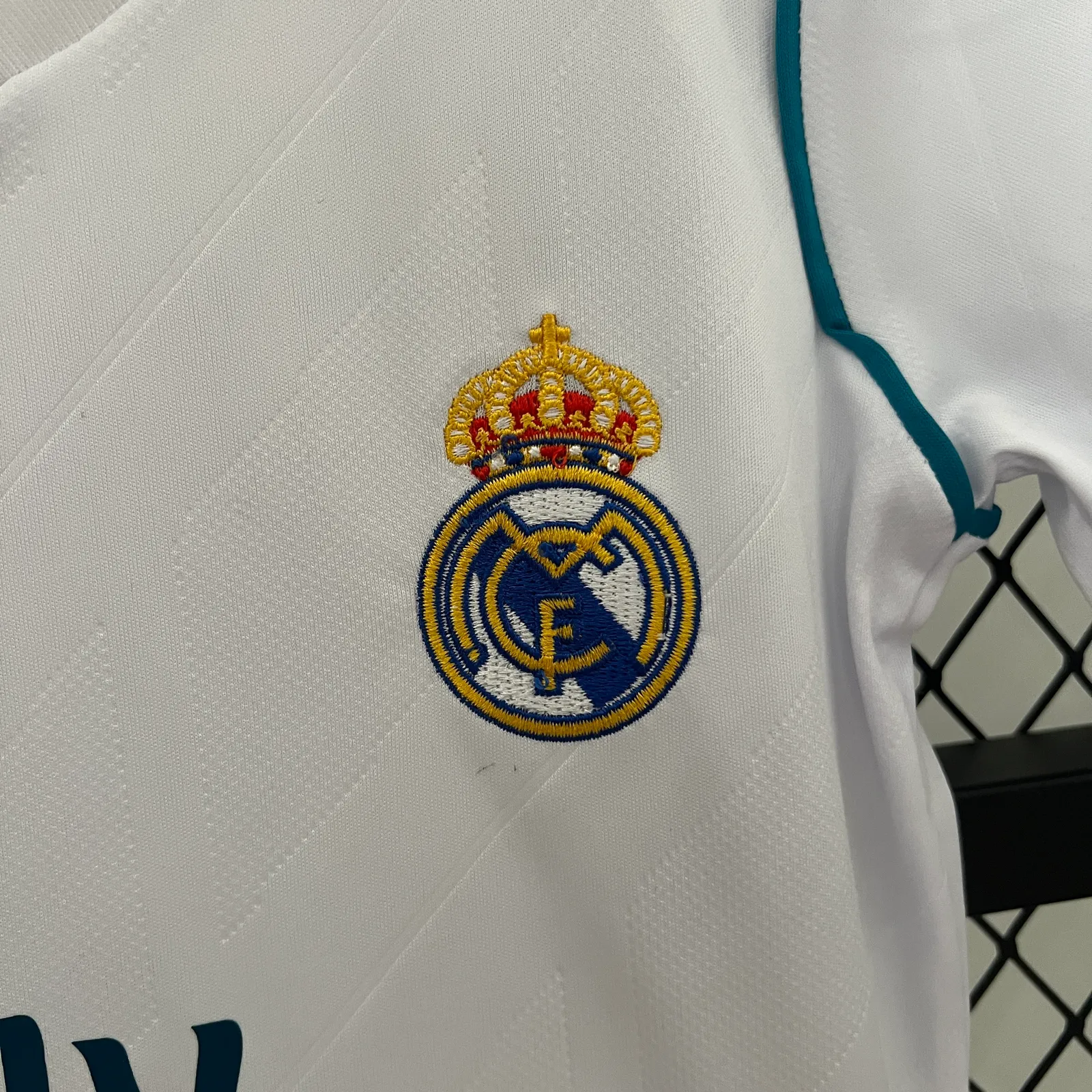 kids Real Madrid 17/18 home size: 16-28 — 1/2