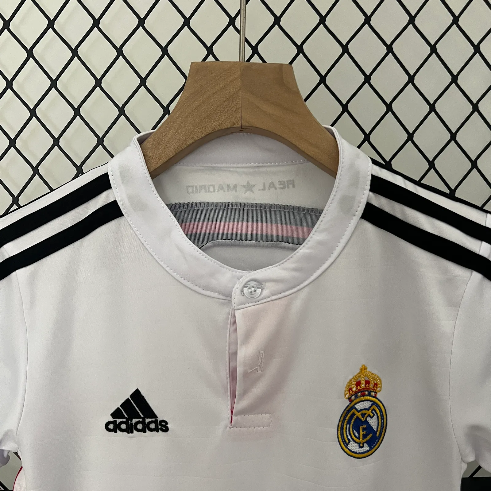 kids Real Madrid 14/15 home size: 16-28 — 2/2