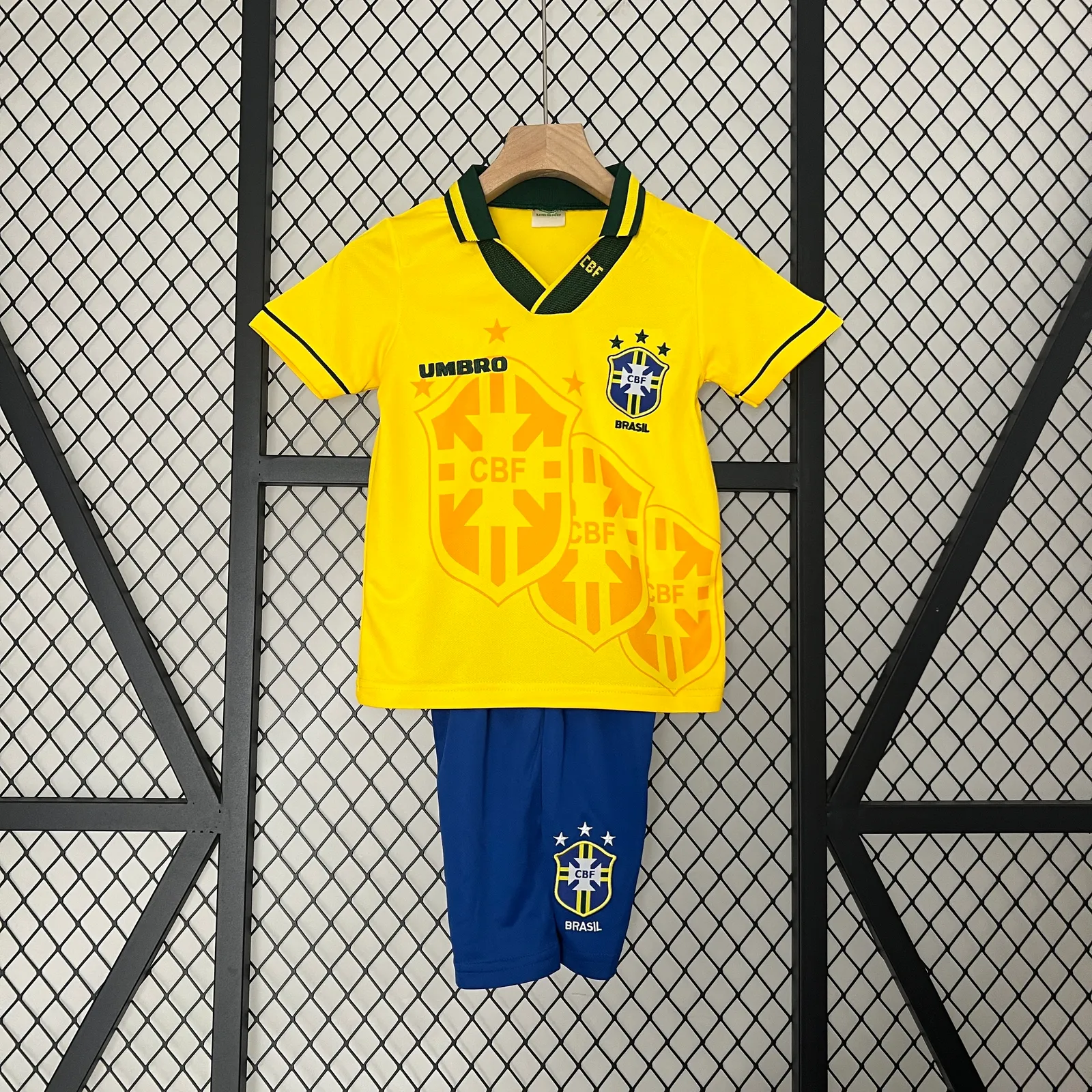kids Brazil93/94 home size: 16-28 — 2/2