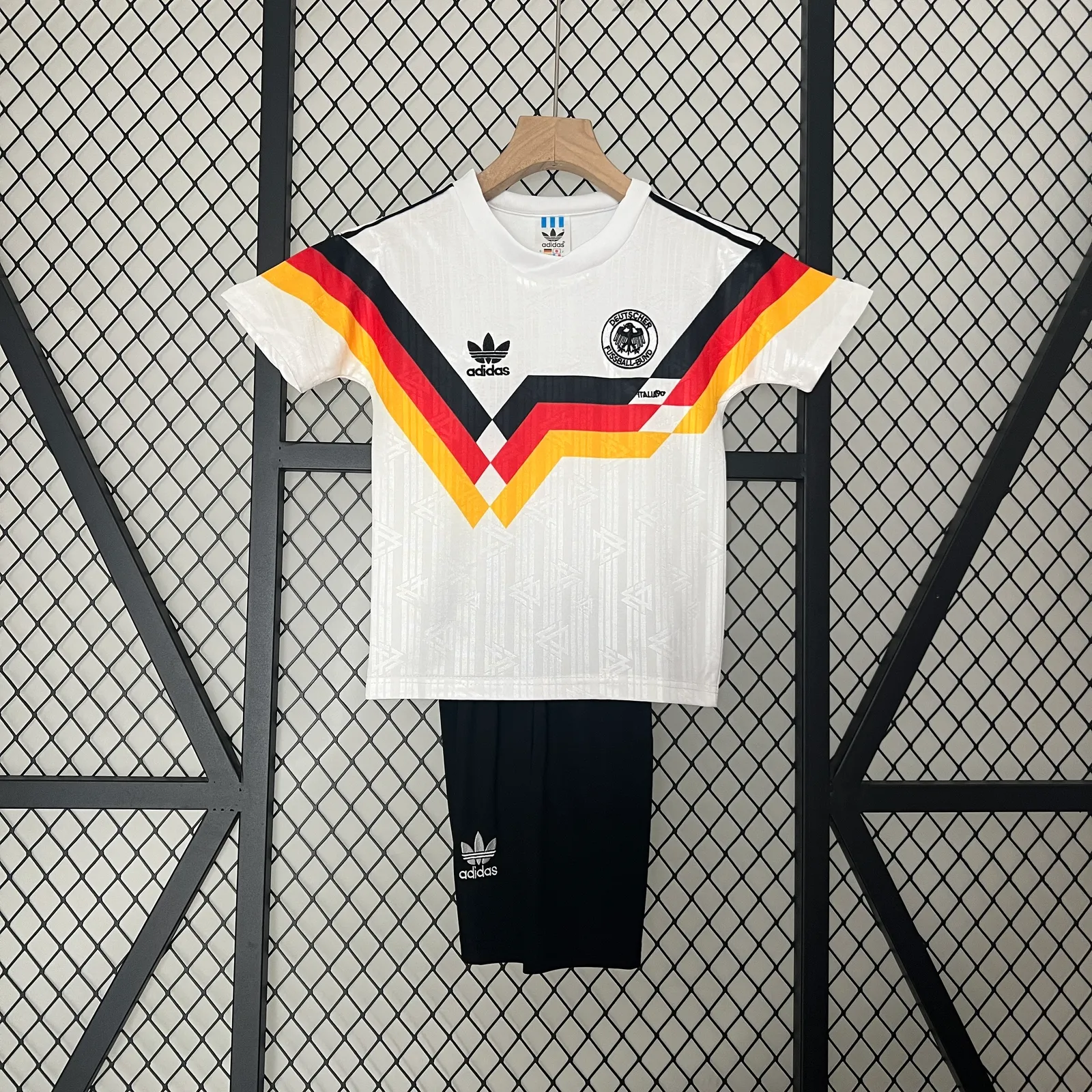 kids Germany 1990 home size: 16-28 — 2/2