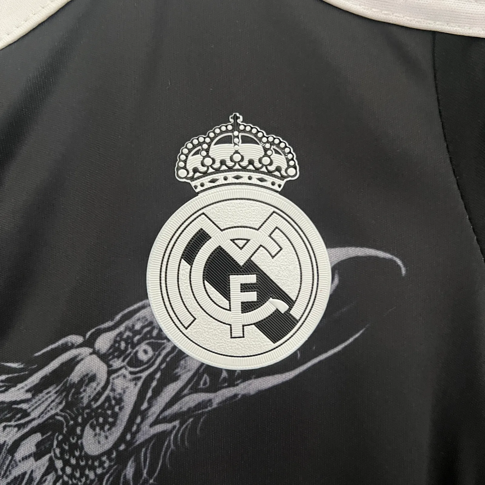 kids Real Madrid 14/15 third away size: 16-28 — 2/2