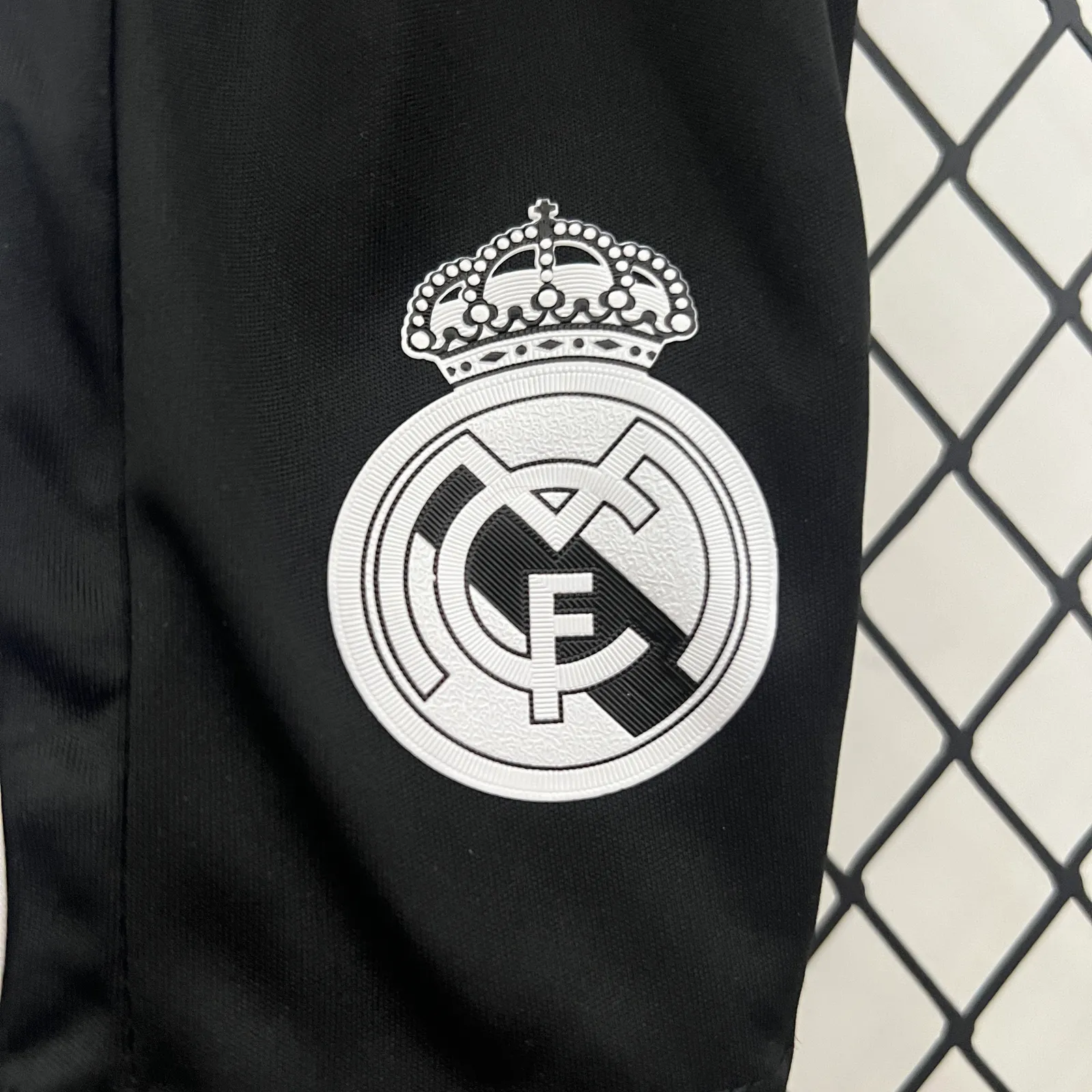 kids Real Madrid 14/15 third away size: 16-28 — 1/2