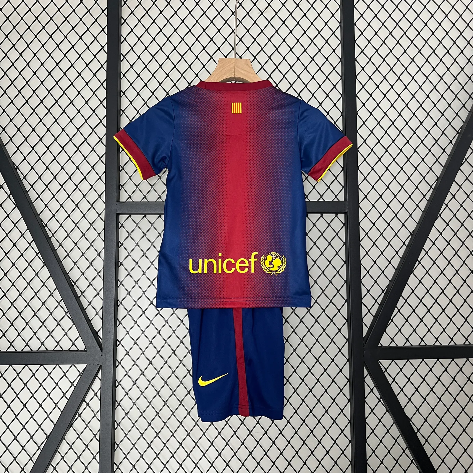 kids Barcelona12/13 home size: 16-28 — 2/2