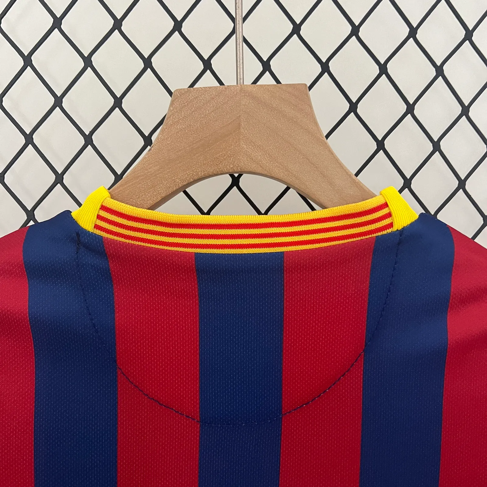 kids Barcelona 13/14 home size: 16-28