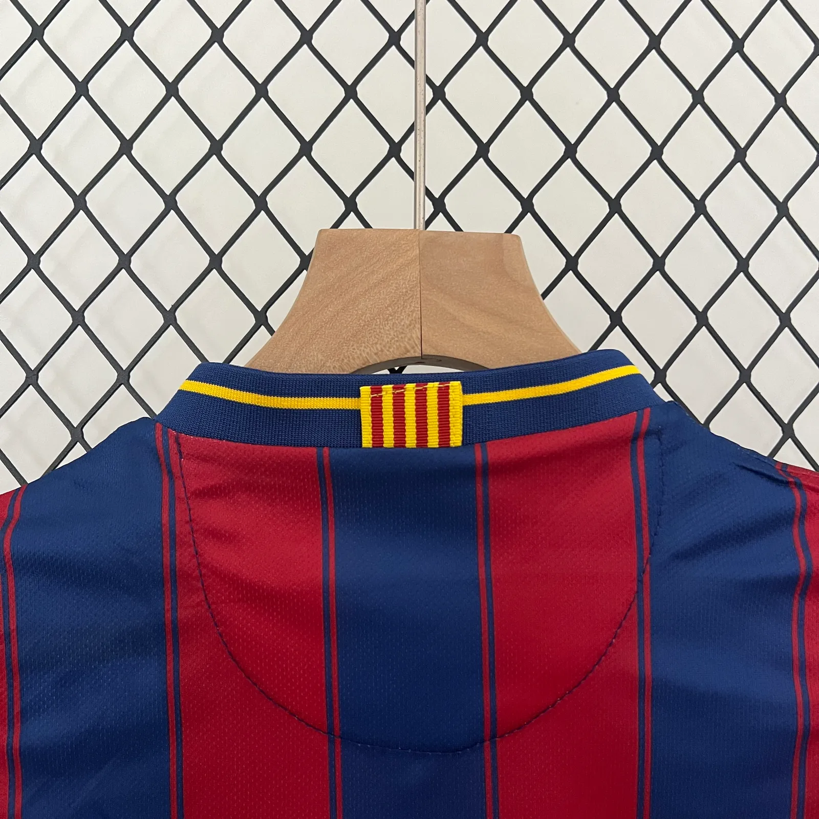 kids Barcelona 09/10 home size: 16-28
