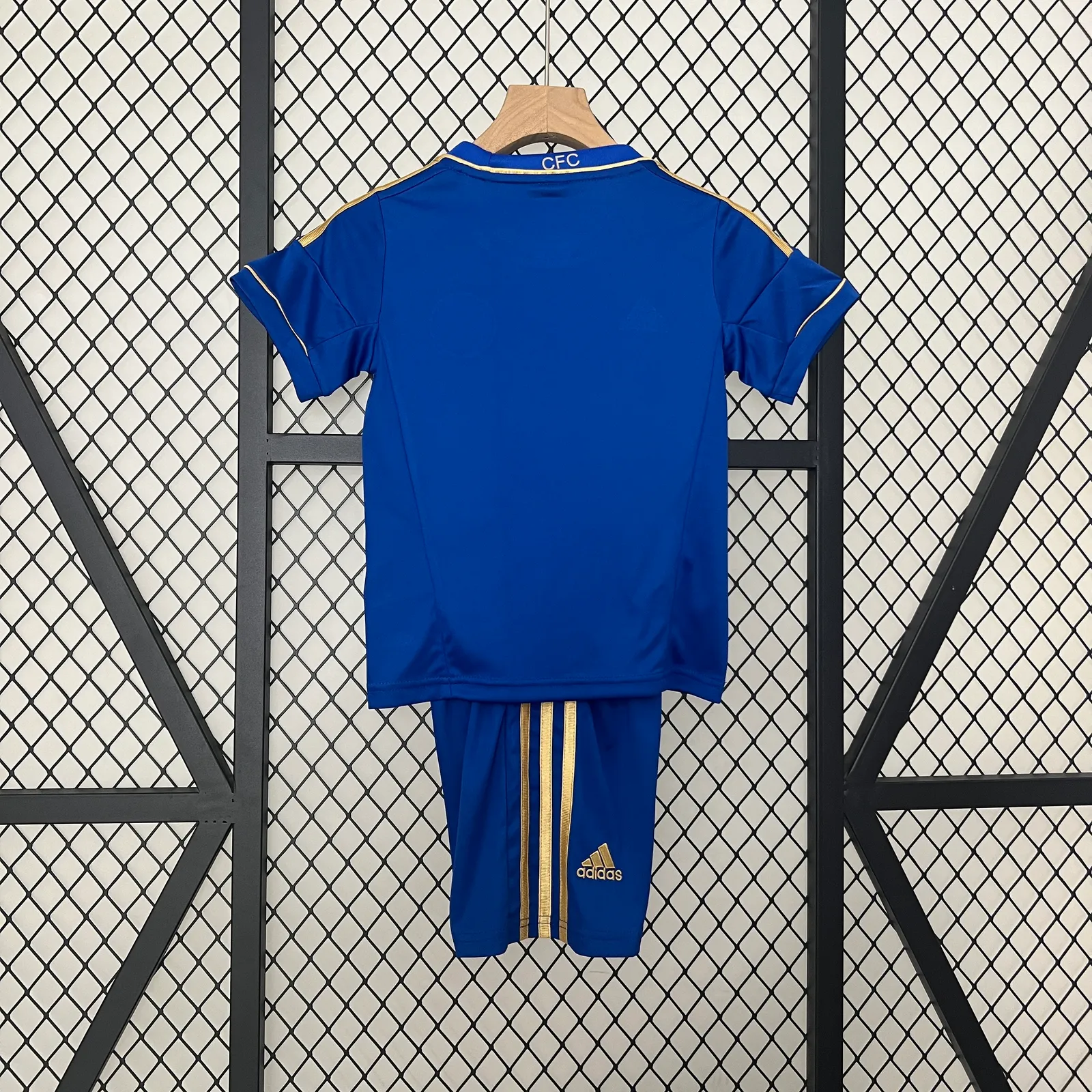 kids Chelsea12/13 home size: 16-28 — 2/2