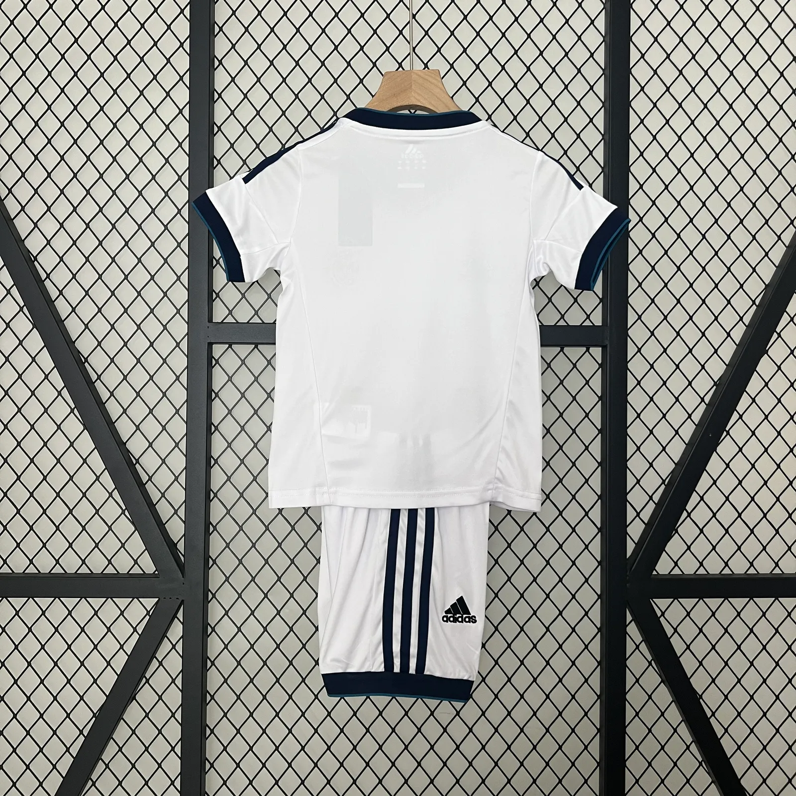 kids Real Madrid12/13 home size: 16-28 — 2/2
