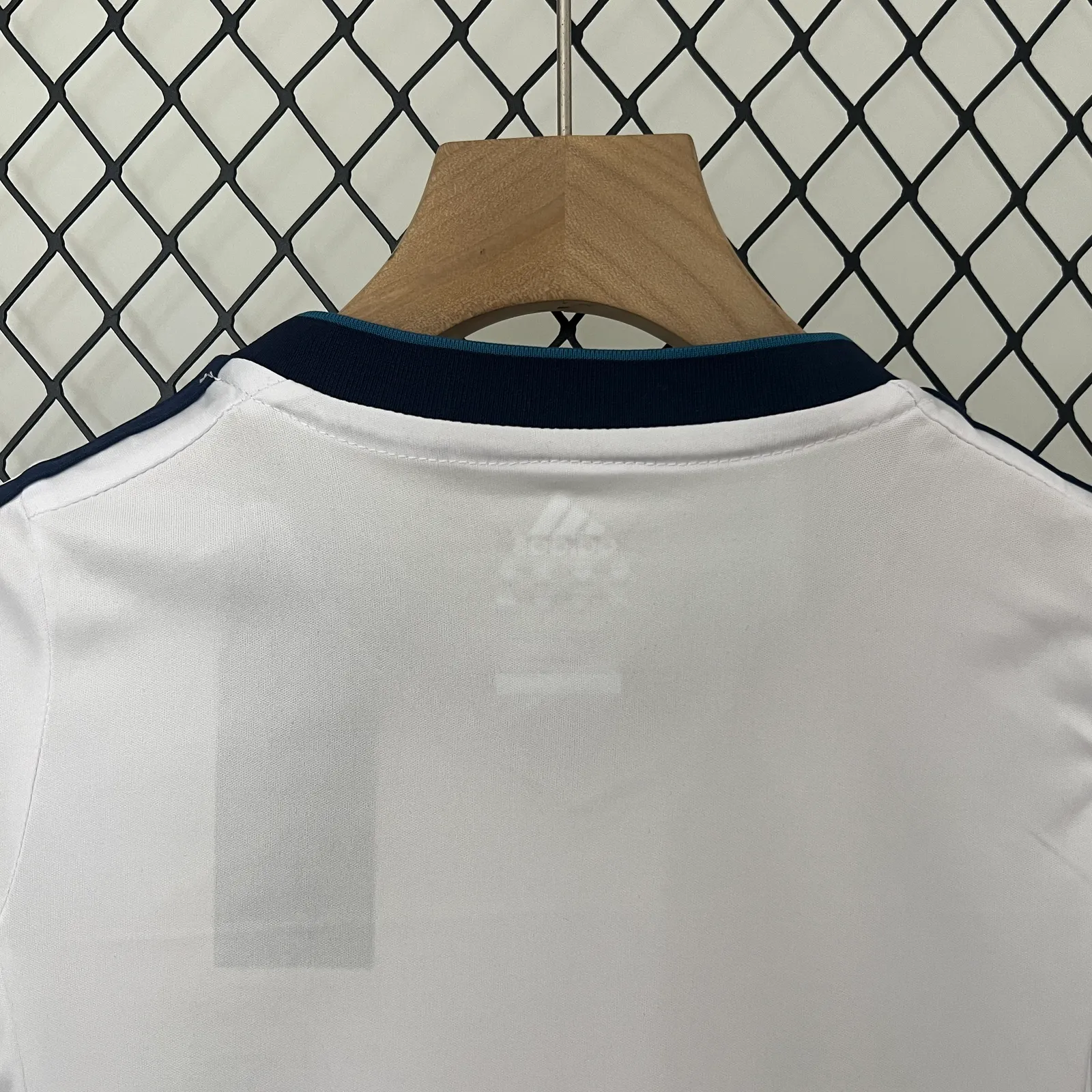 kids Real Madrid12/13 home size: 16-28