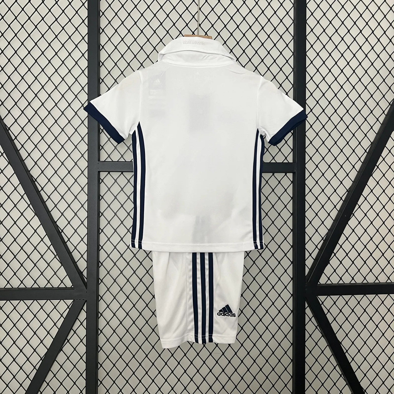kids Real Madrid 16/17 home size: 16-28 — 2/2