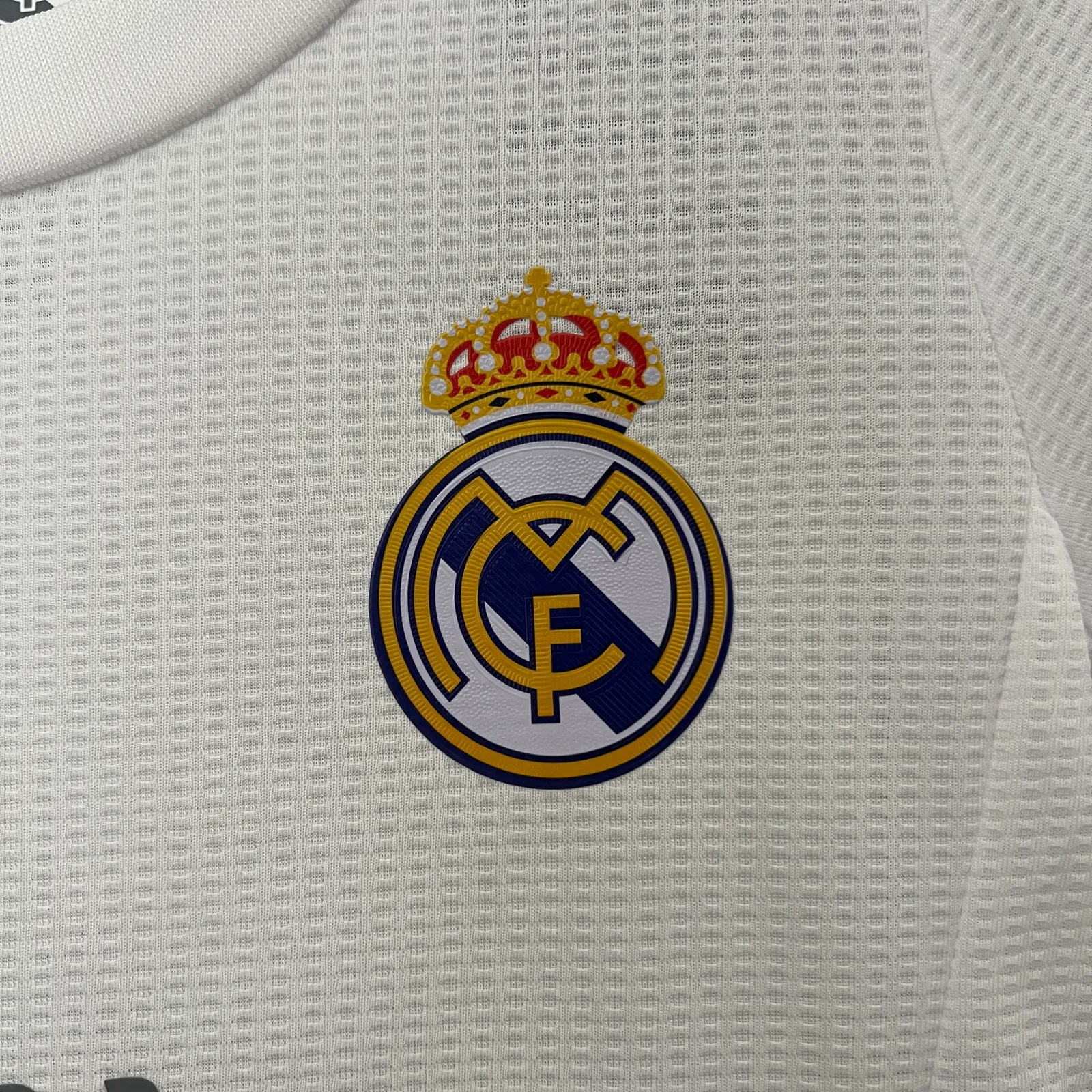 kids Real Madrid 15/16 home size: 16-28 — 1/2