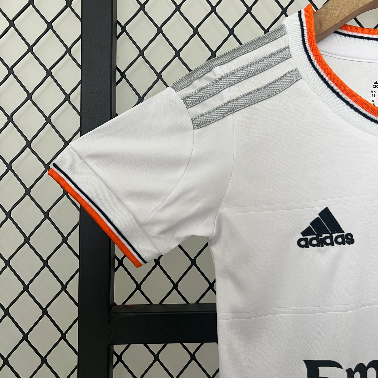 kids Real Madrid 13/14 home size: 16-28 — 2/2