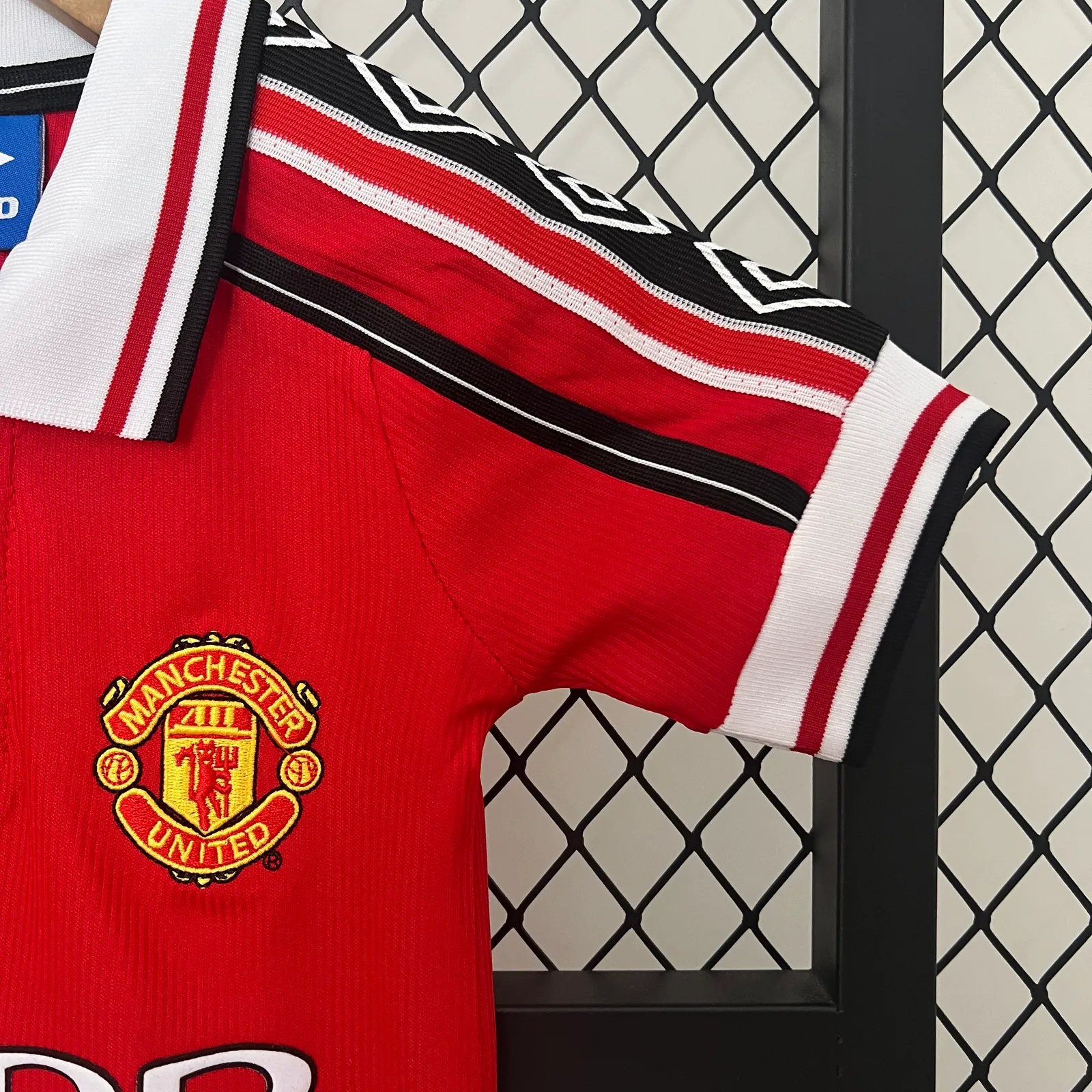 kids M-U 98/99 home size: 16-28 — 1/2