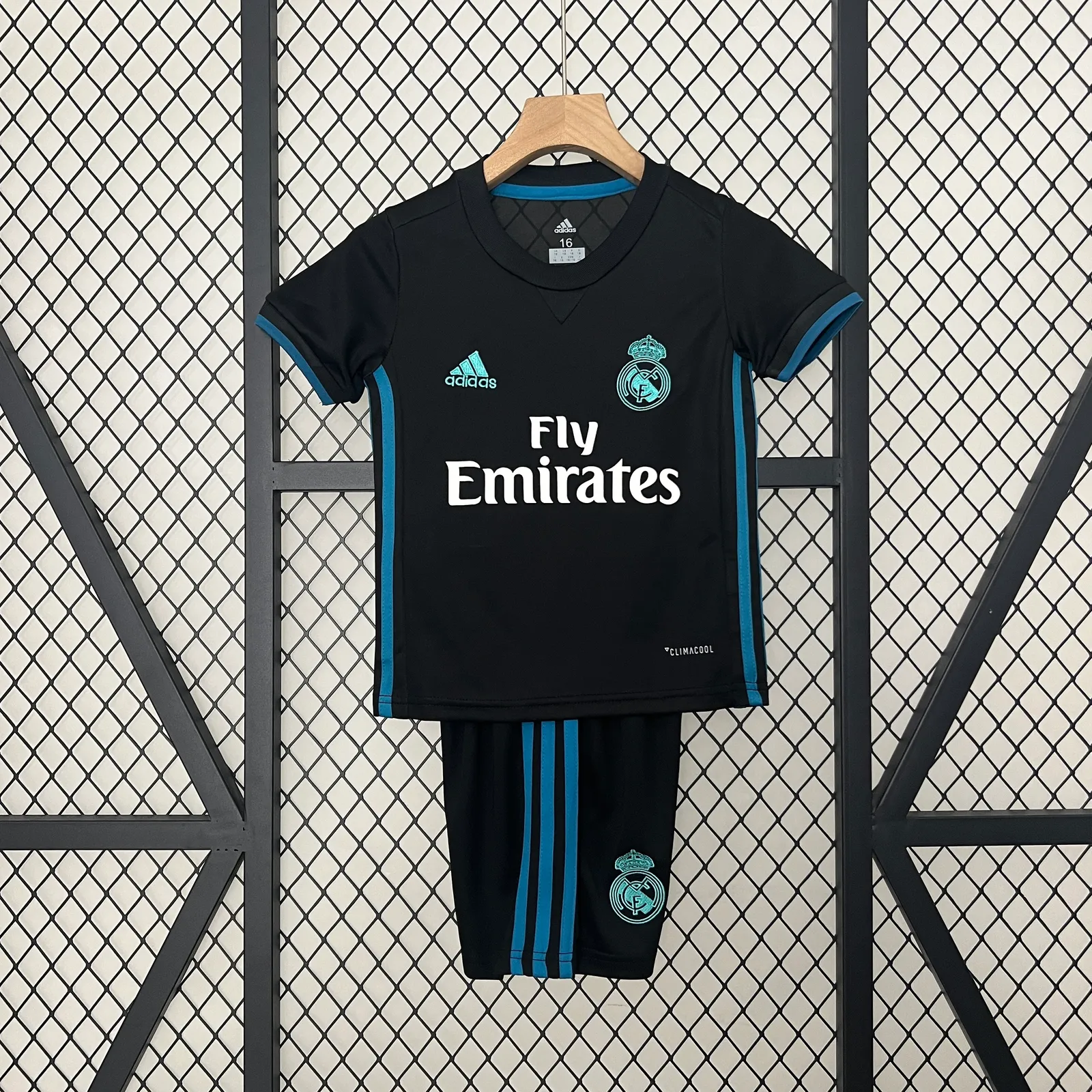 kids Real Madrid 17/18 away size: 16-28