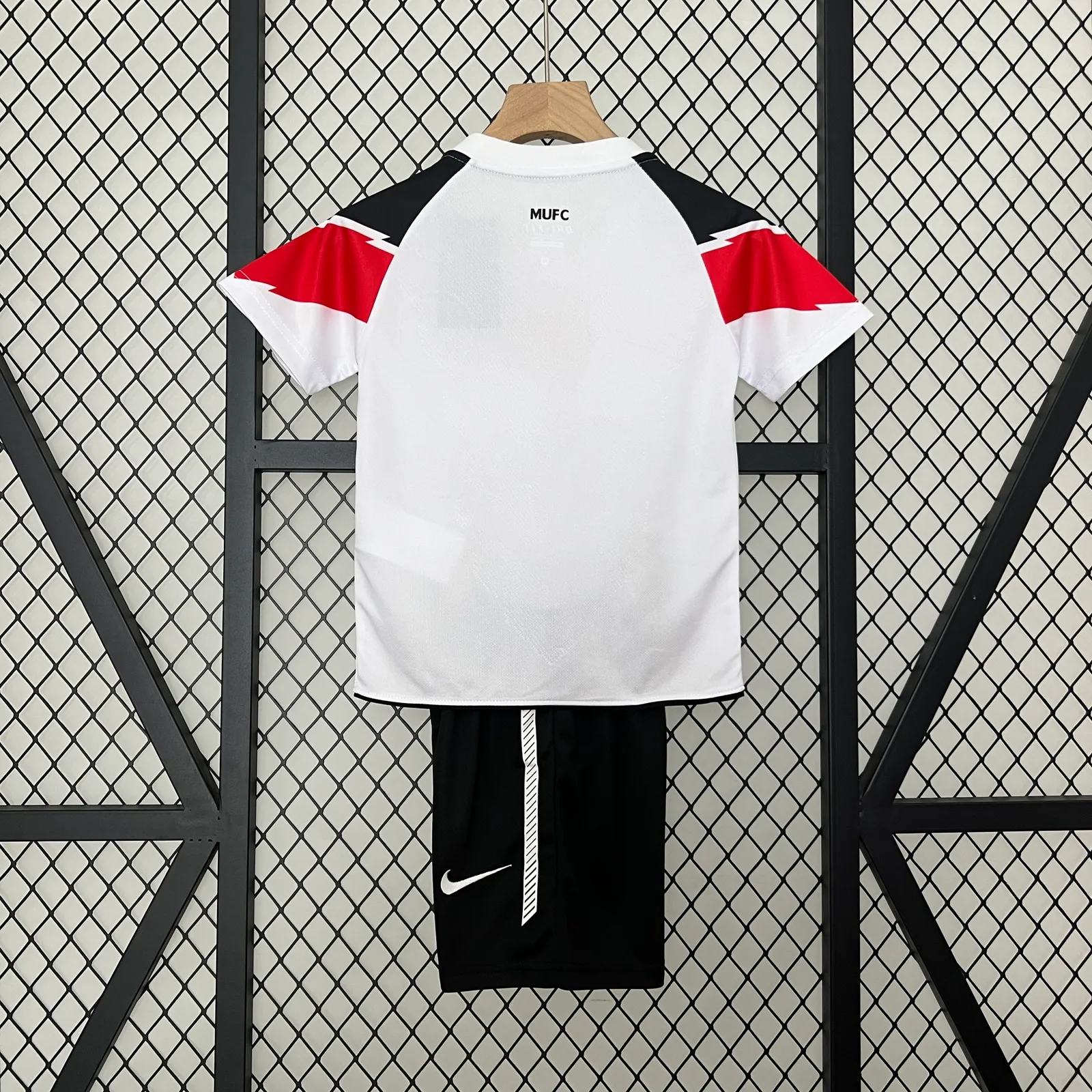 kids M-U 10/11 Champions League away size: 16-28 — 2/2
