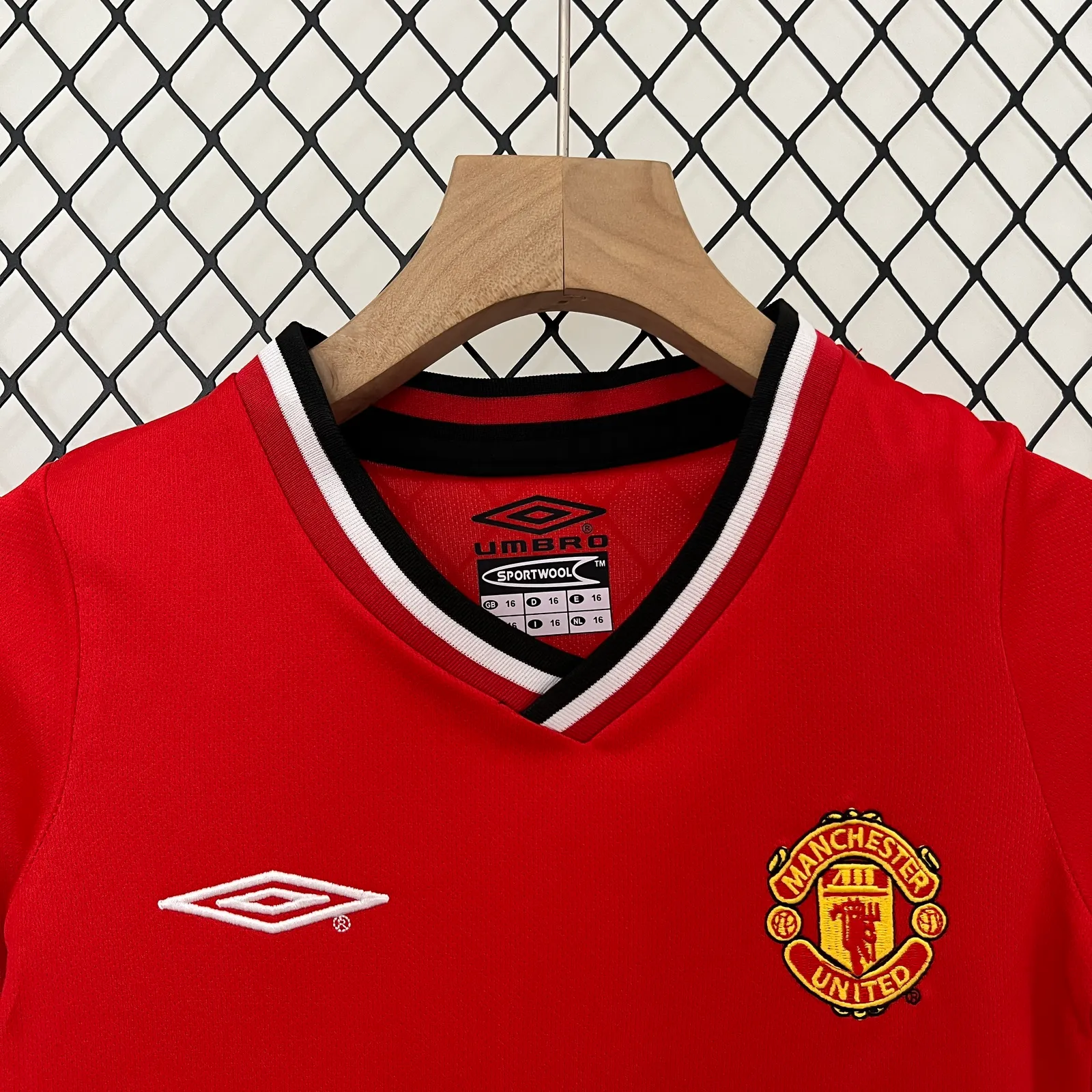 kids M-U 00/01 home size: 16-28 — 1/2