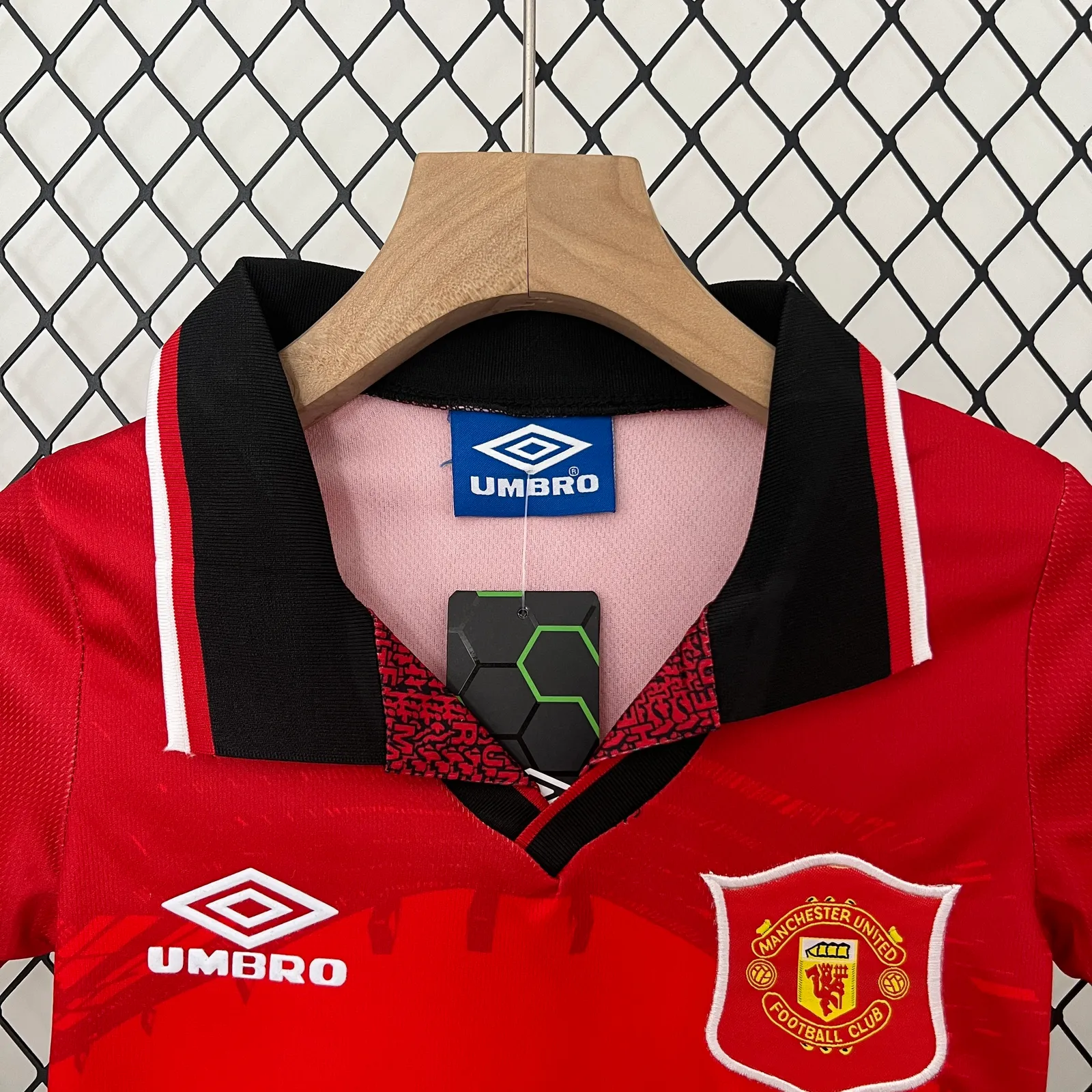 kids M-U 94/96 home size: 16-28 — 2/2