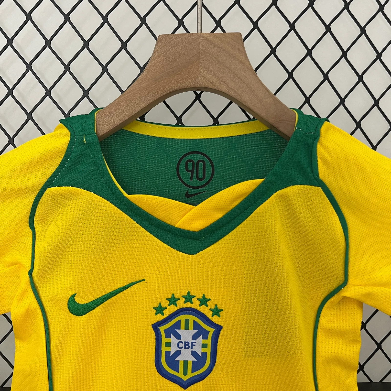 kids Brazil 2004 home size: 16-28 — 2/2